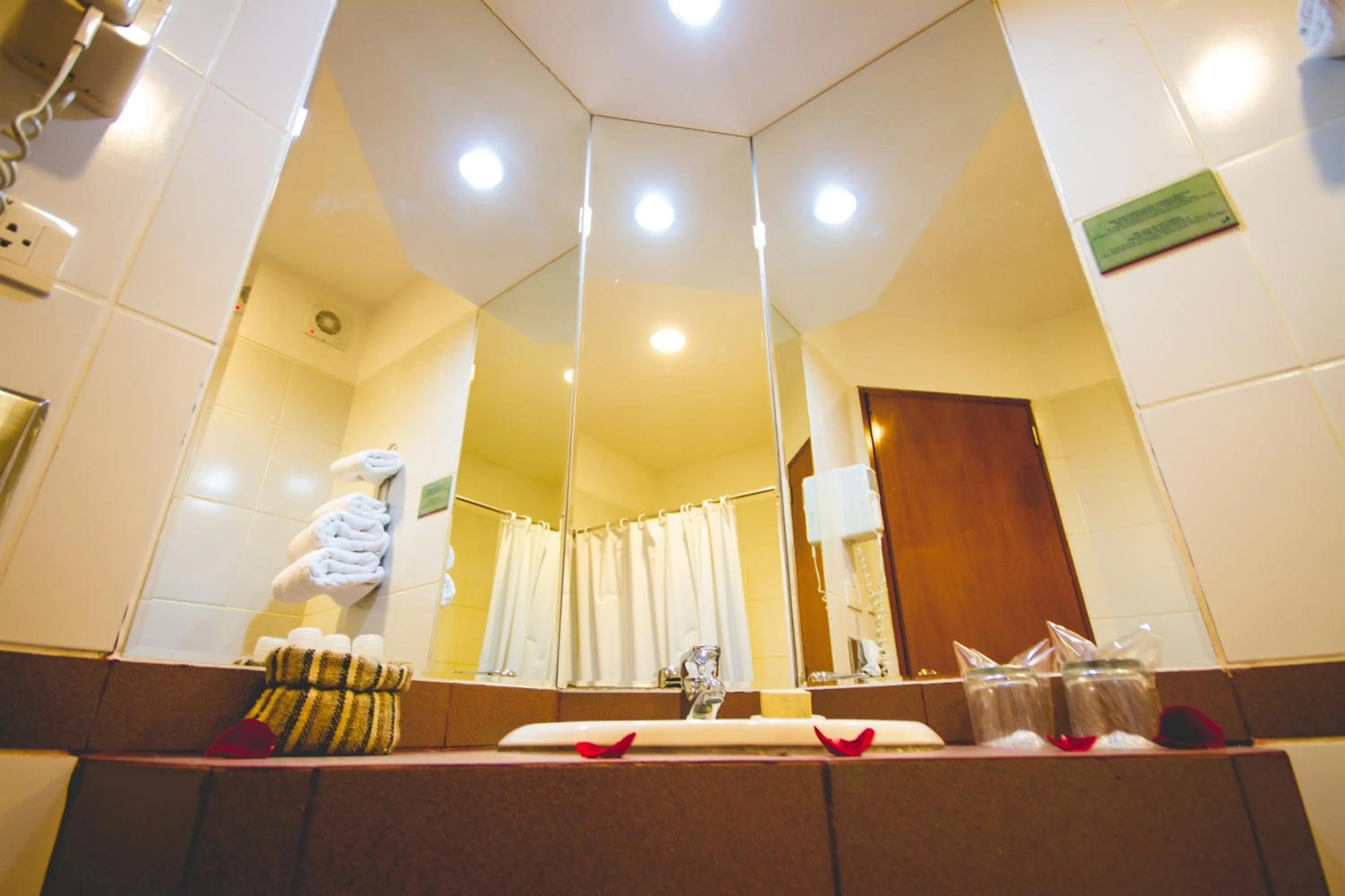 Bathroom, Restaurant/Places to Eat in Xima Exclusive Puno