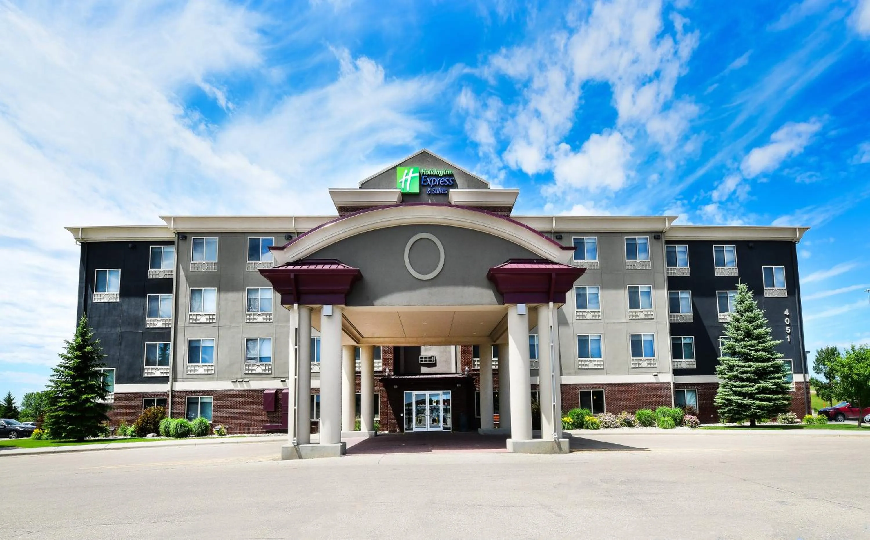 Property building in Holiday Inn Express Hotel & Suites Grand Forks by IHG