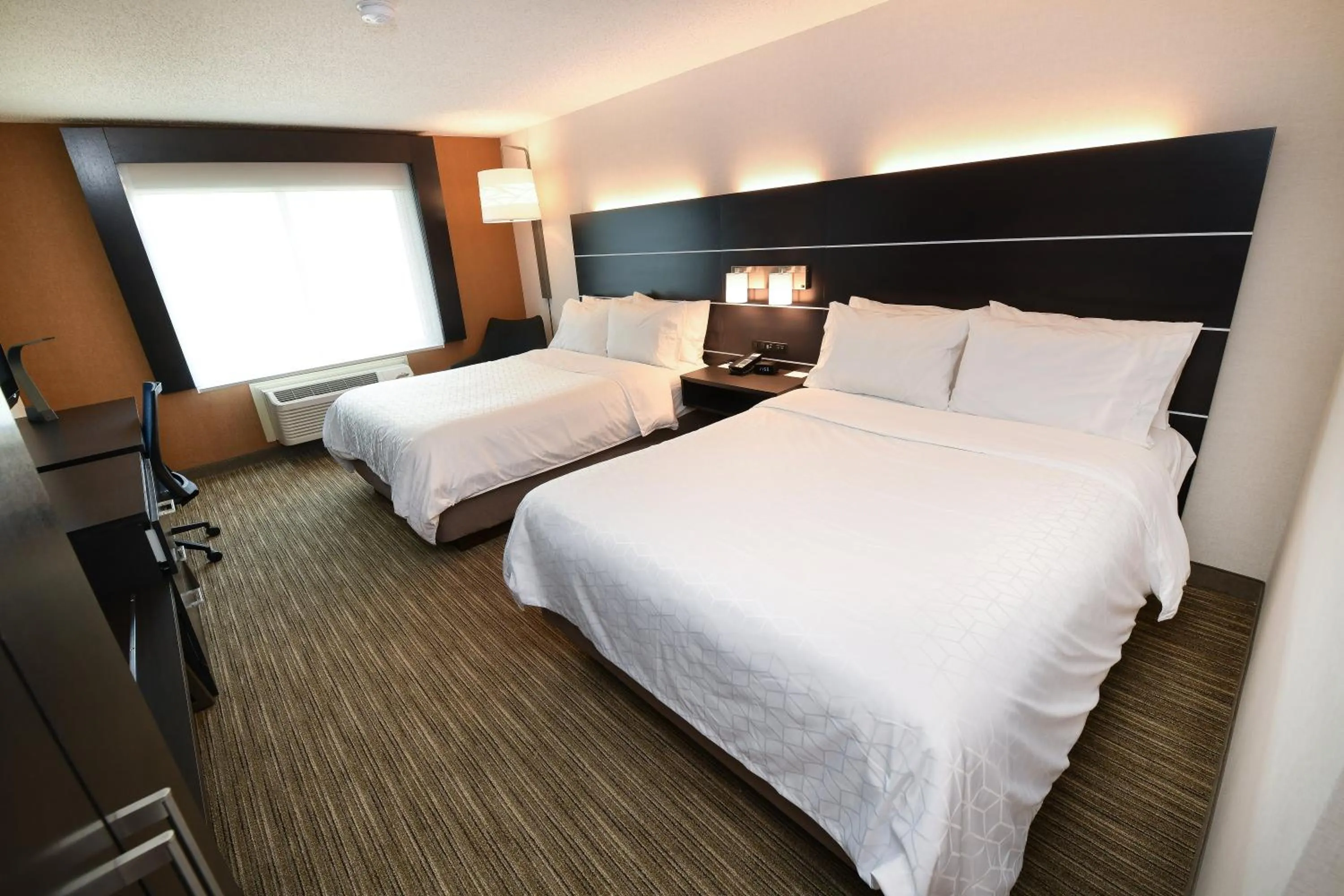 Photo of the whole room, Bed in Holiday Inn Express Hotel & Suites Grand Forks by IHG