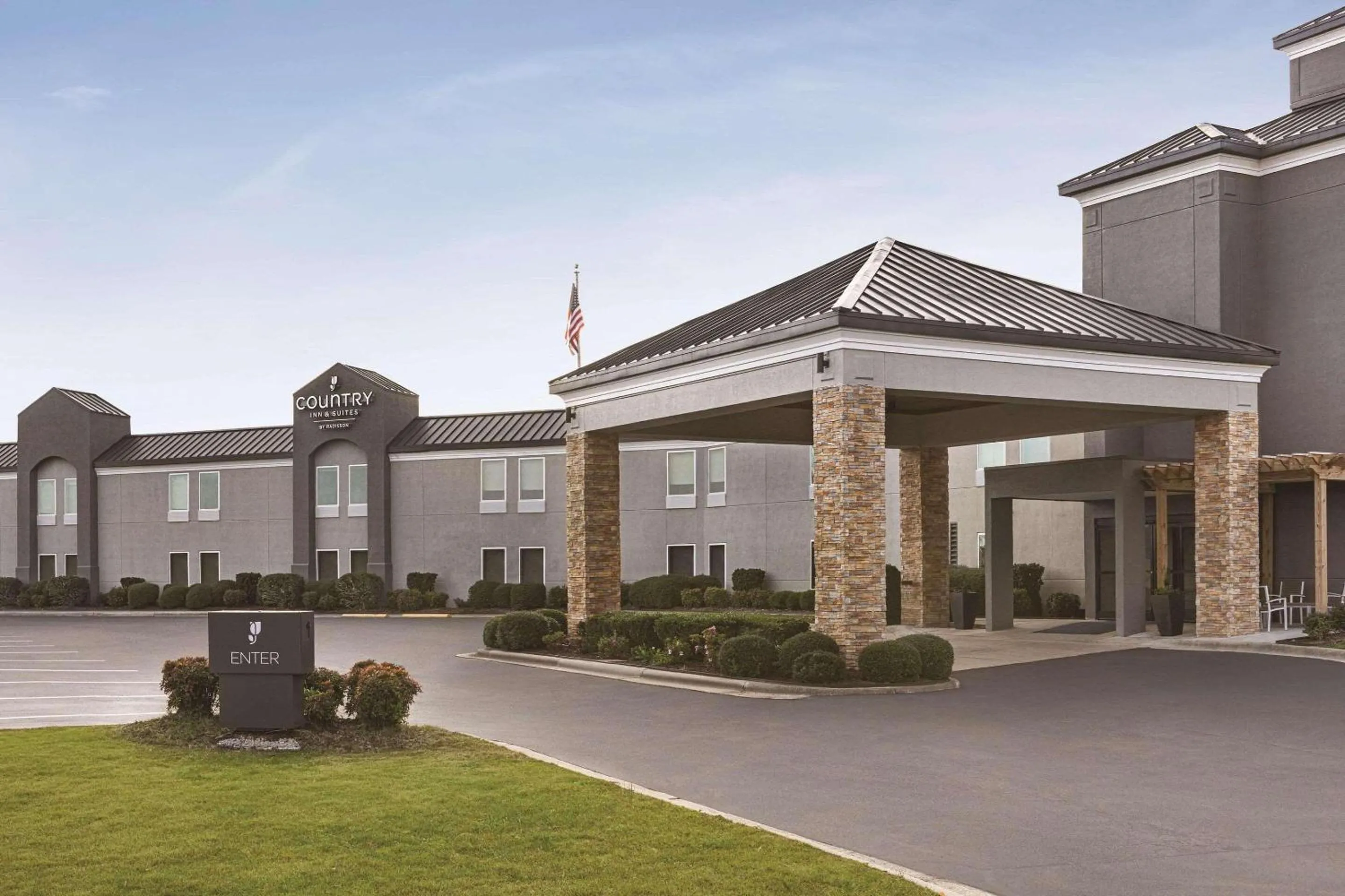 Property building in Country Inn & Suites by Radisson, Dunn, NC