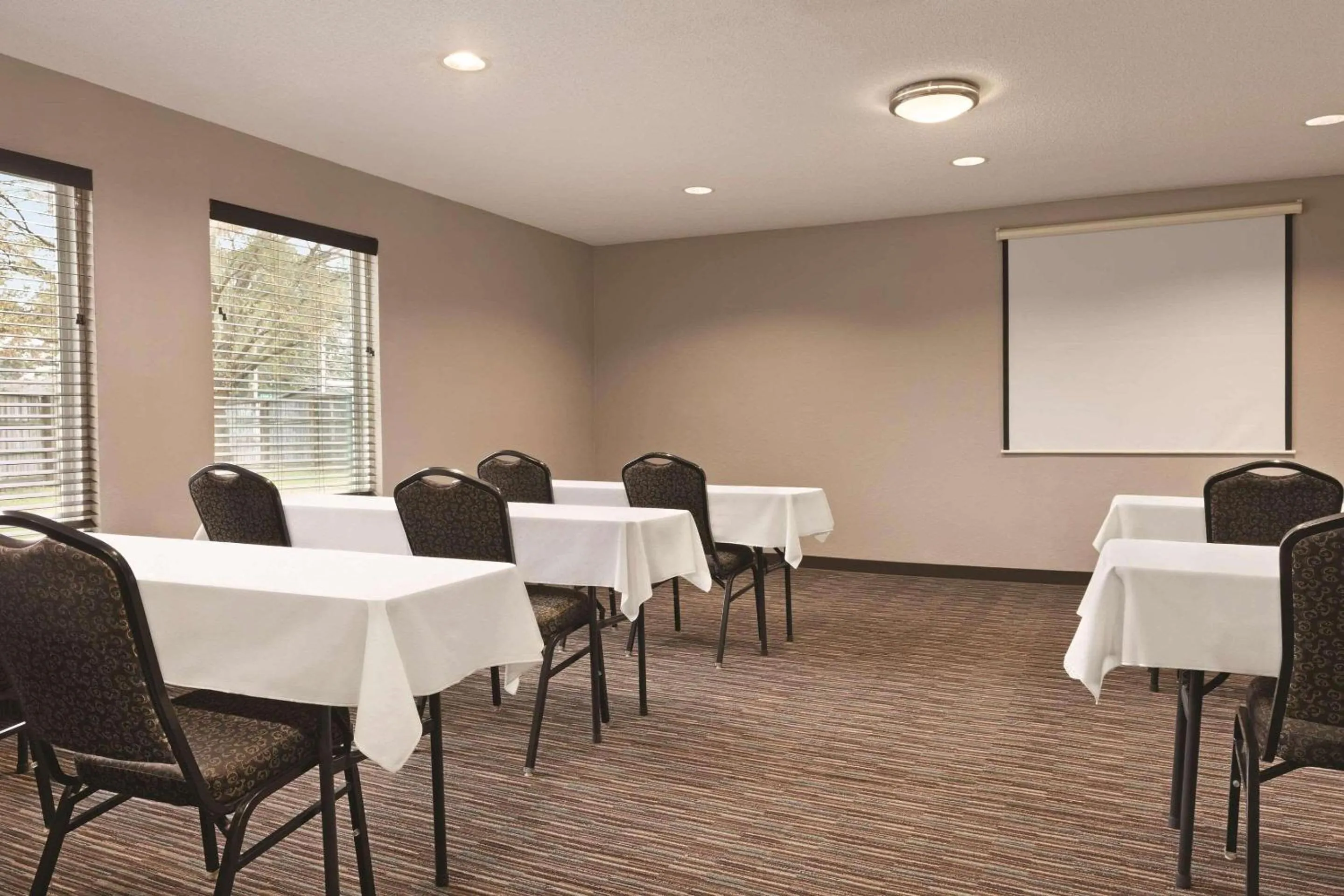 Meeting/conference room in Country Inn & Suites by Radisson, Dunn, NC