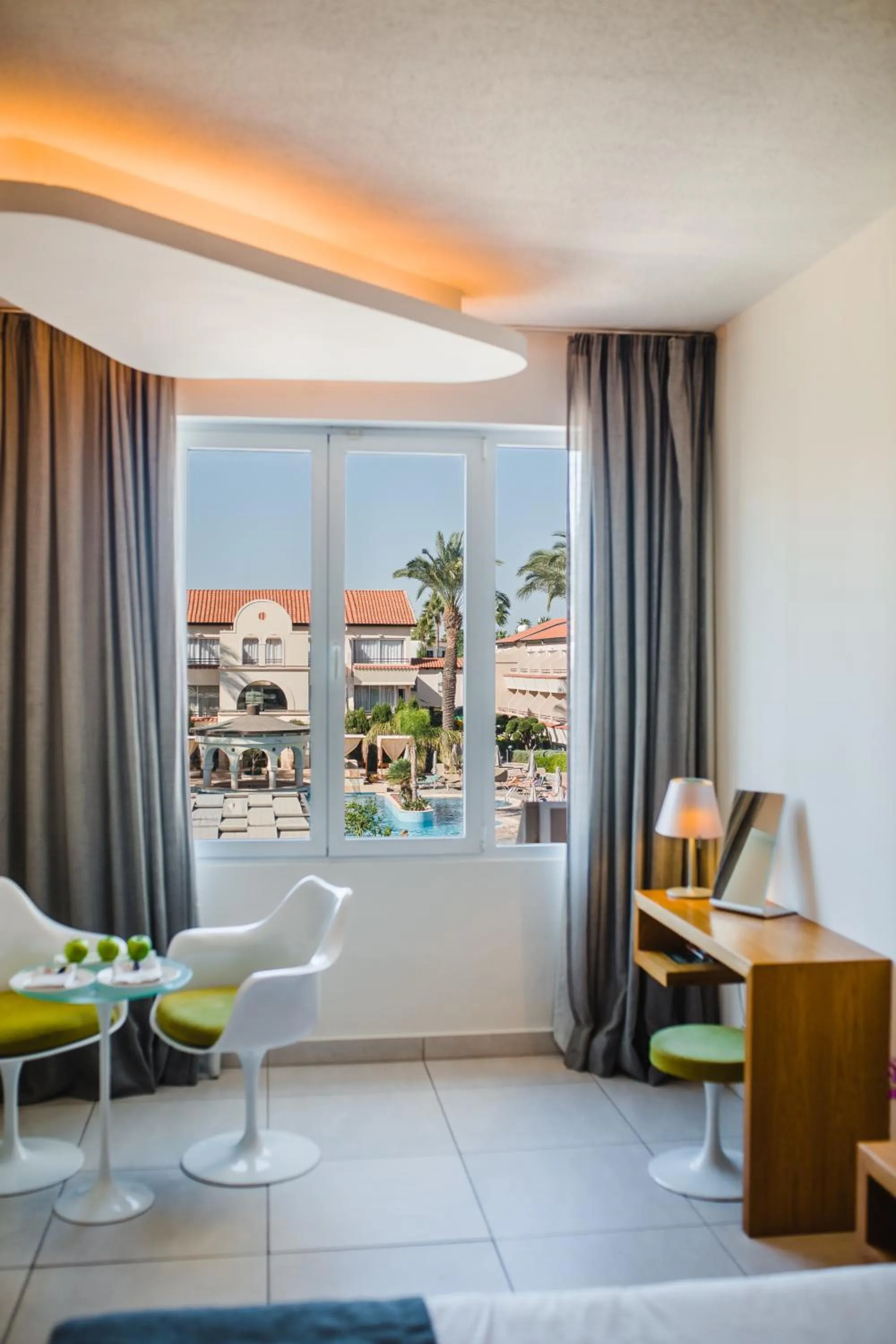 Pool view in Napa Plaza Hotel (Adults Only)