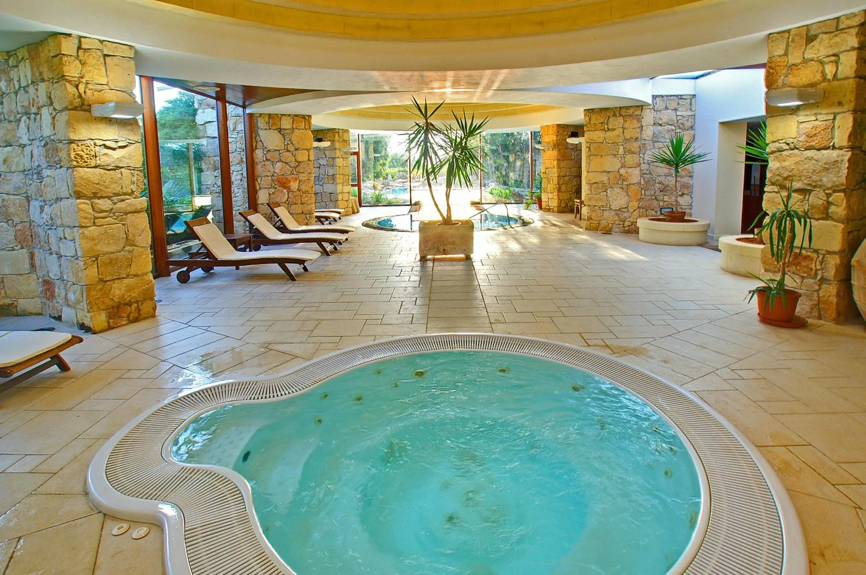 Hot Tub in Hotel Ta' Cenc & Spa