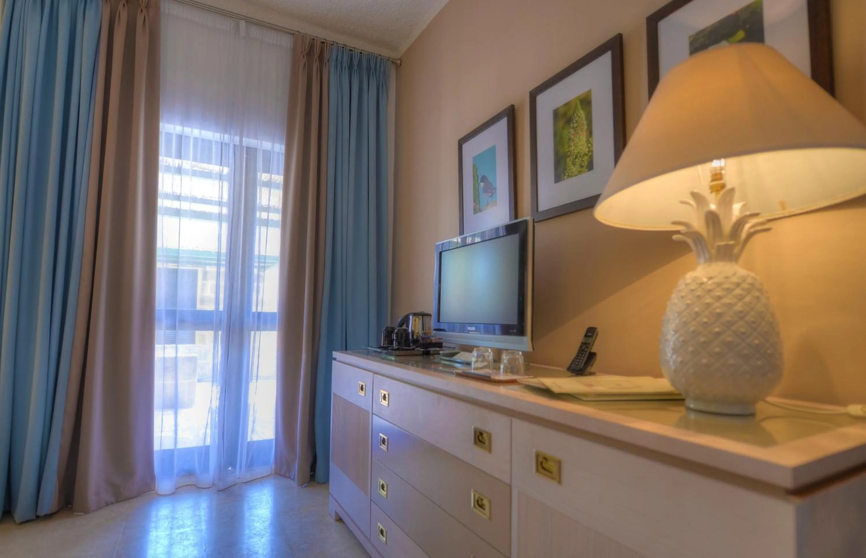 TV and multimedia in Hotel Ta' Cenc & Spa