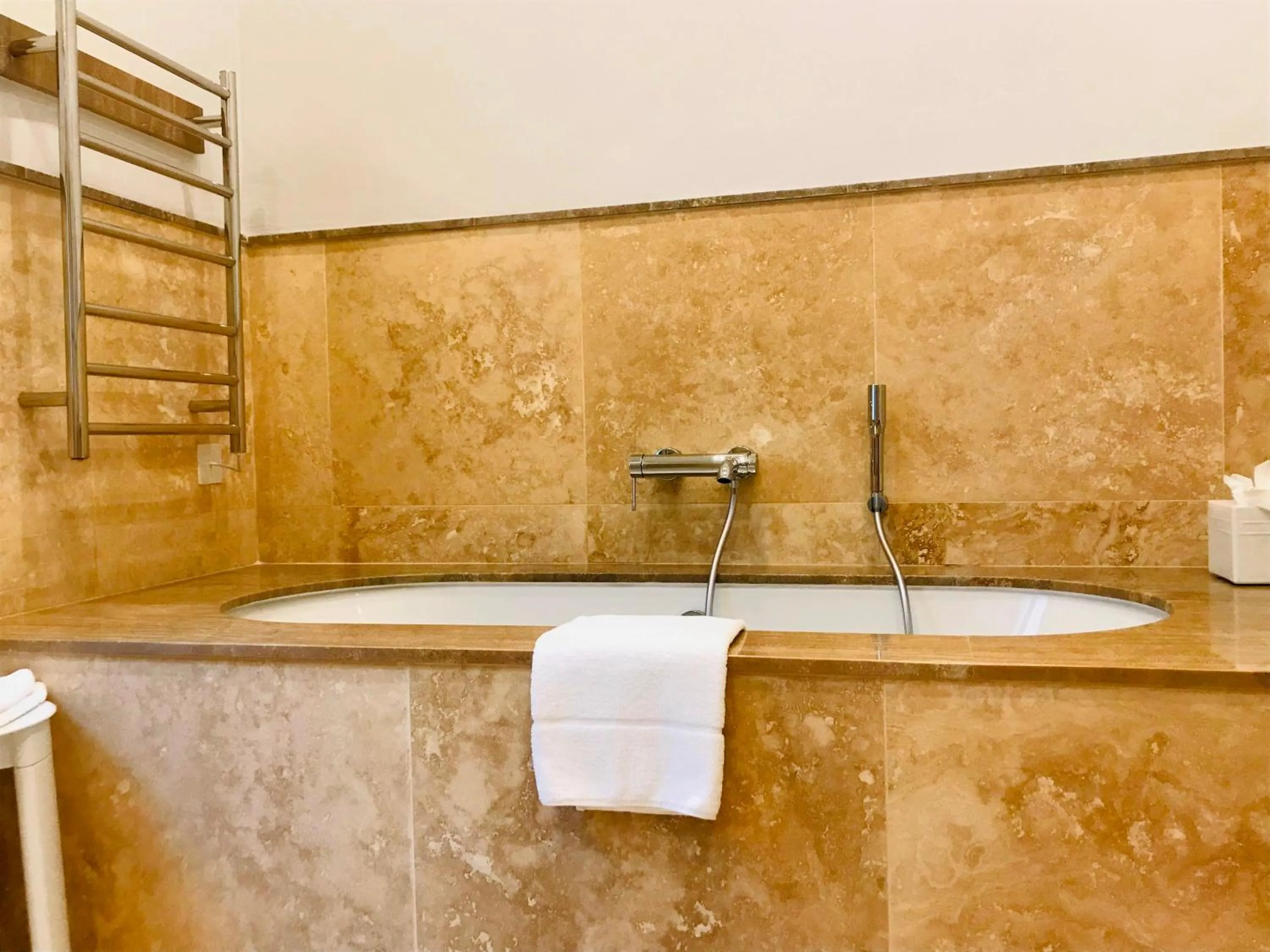 Bath in The Xara Palace Relais & Chateaux