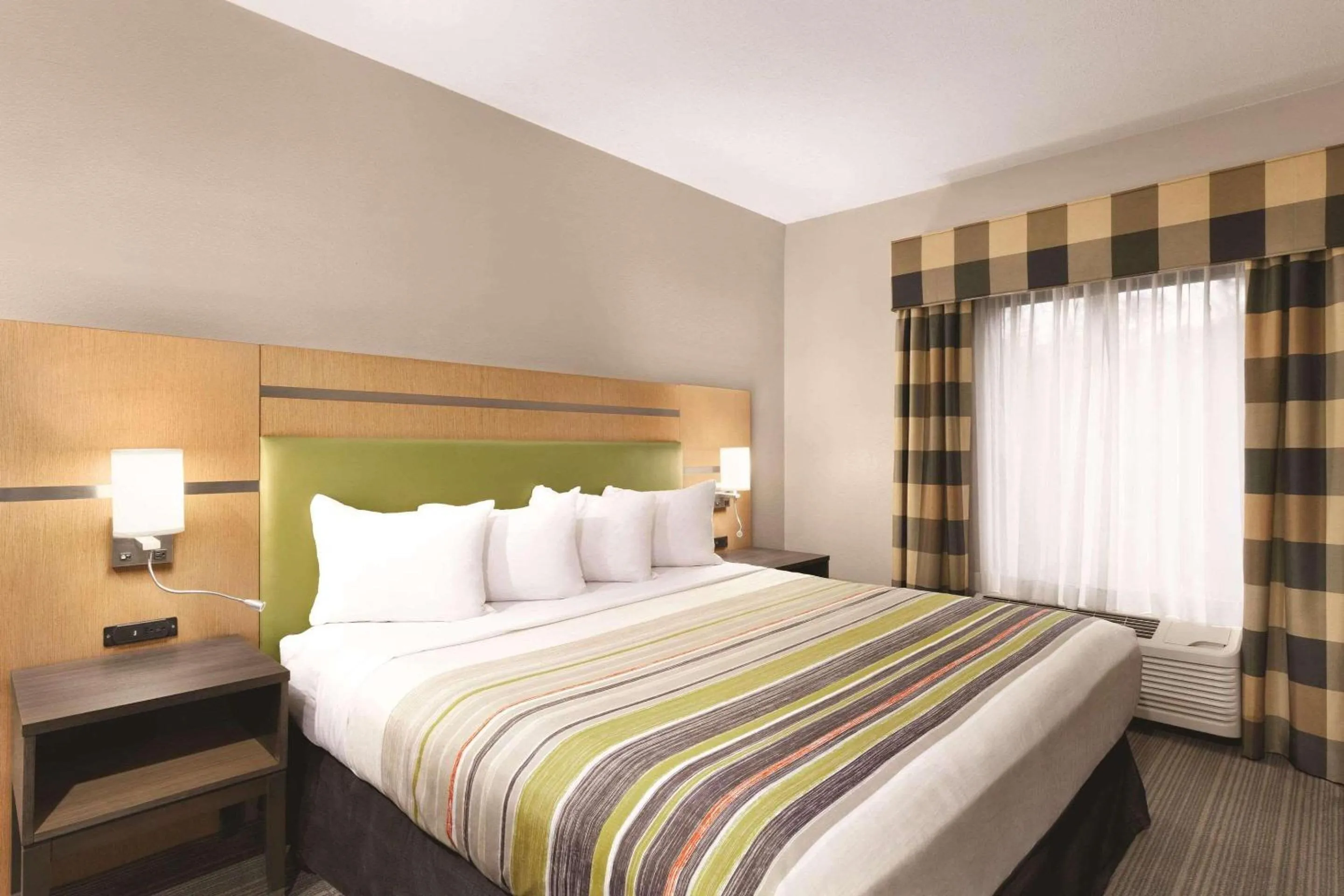 Bedroom, Bed in Country Inn & Suites by Radisson, Griffin, GA