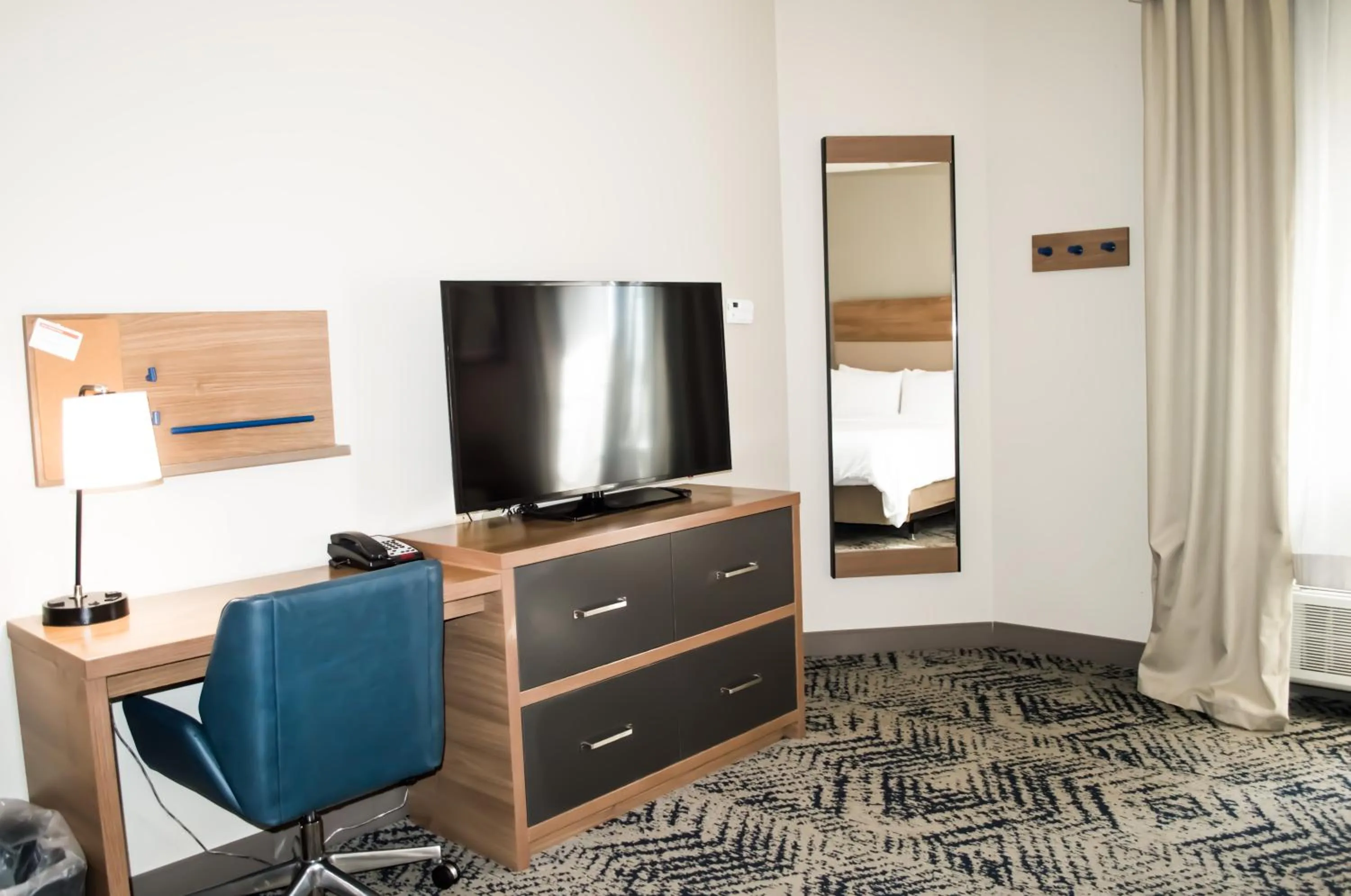 TV and multimedia, Bed in Candlewood Suites Longview by IHG
