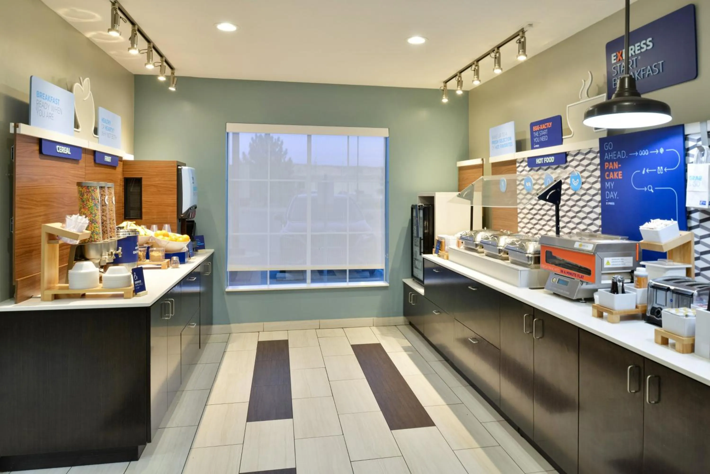 Breakfast in Holiday Inn Express & Suites Farmington Bloomfield by IHG