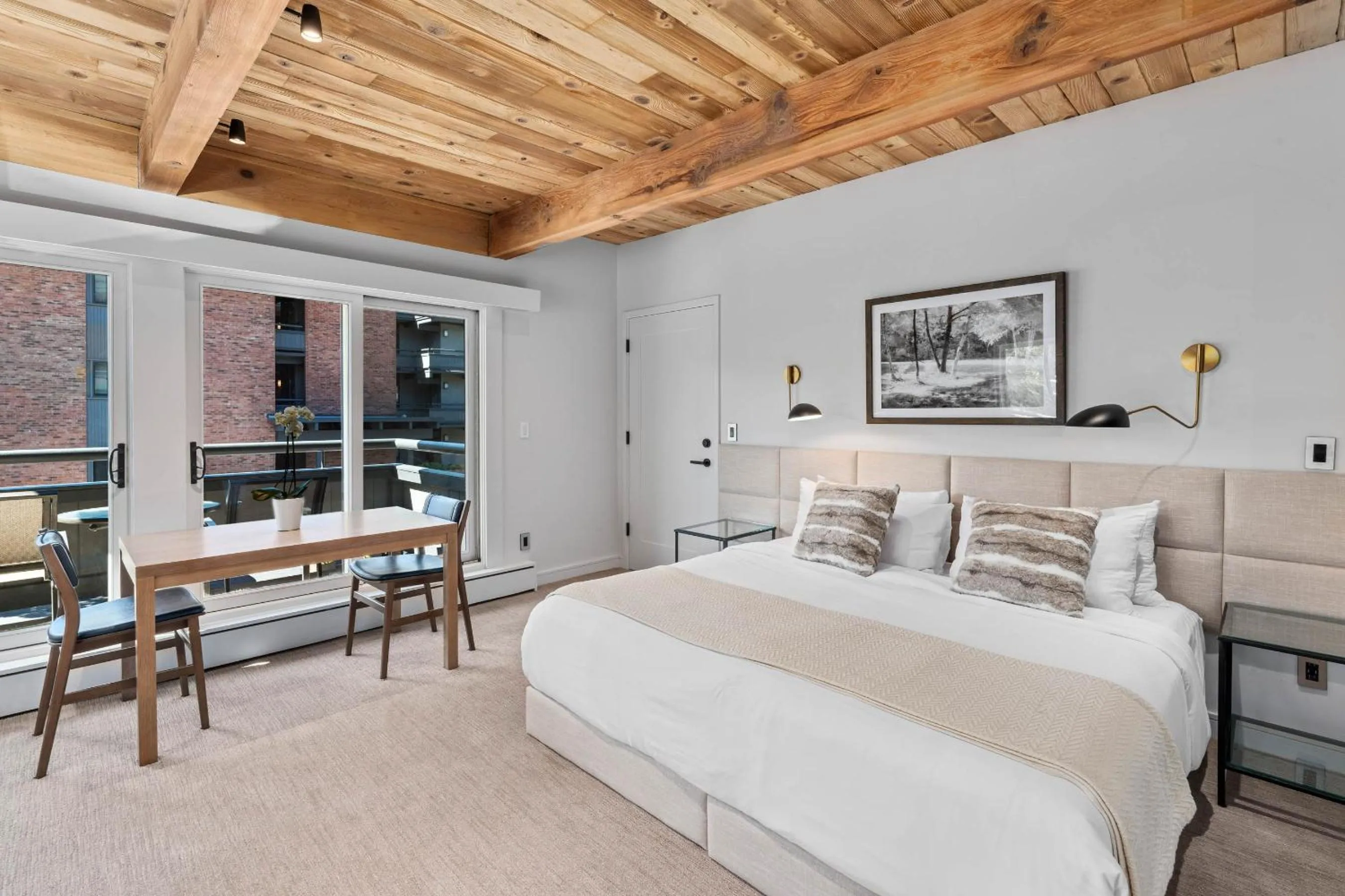 Bed in Aspen Square Condominium Hotel