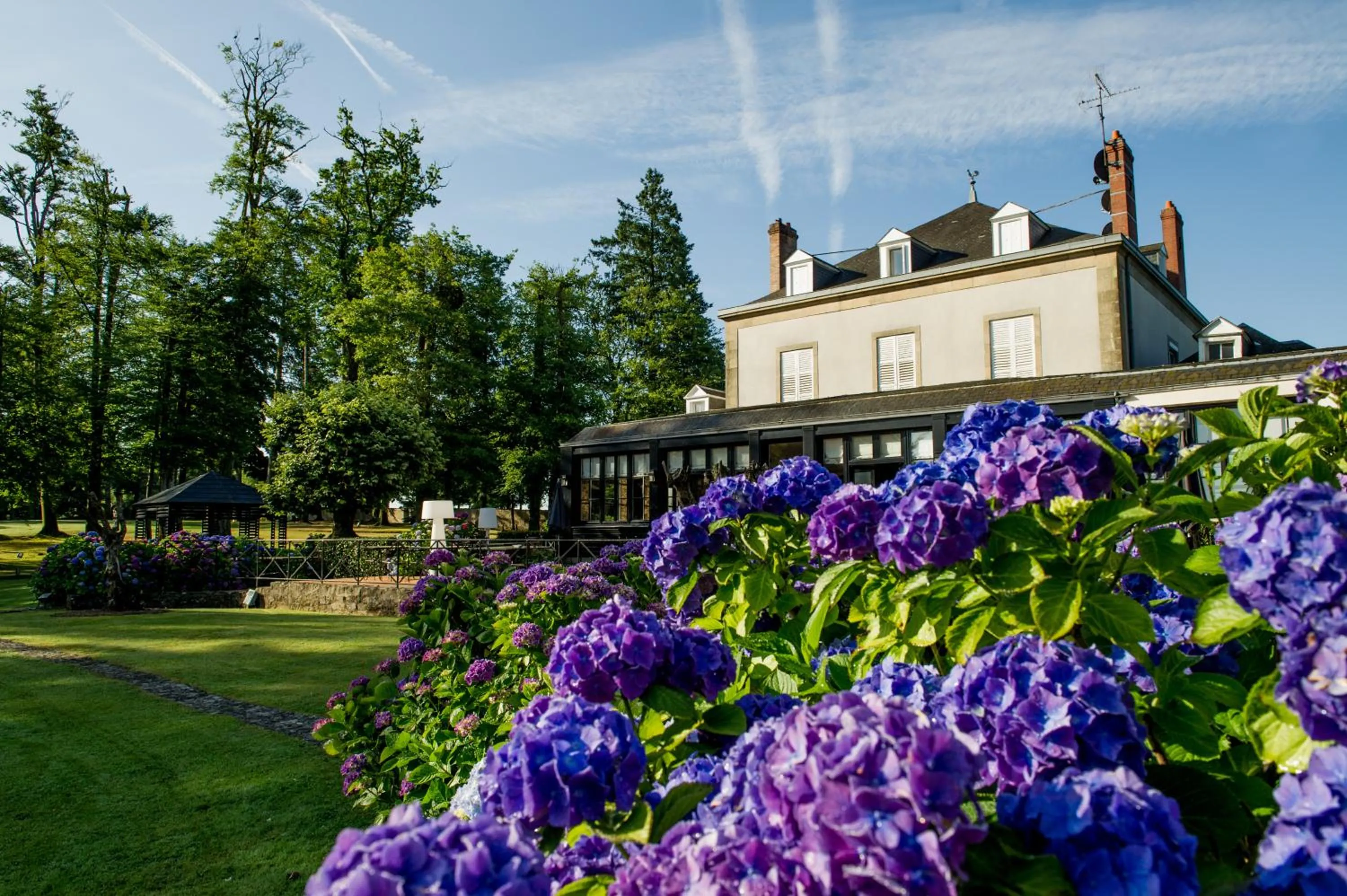 Property building in La Chapelle Saint Martin