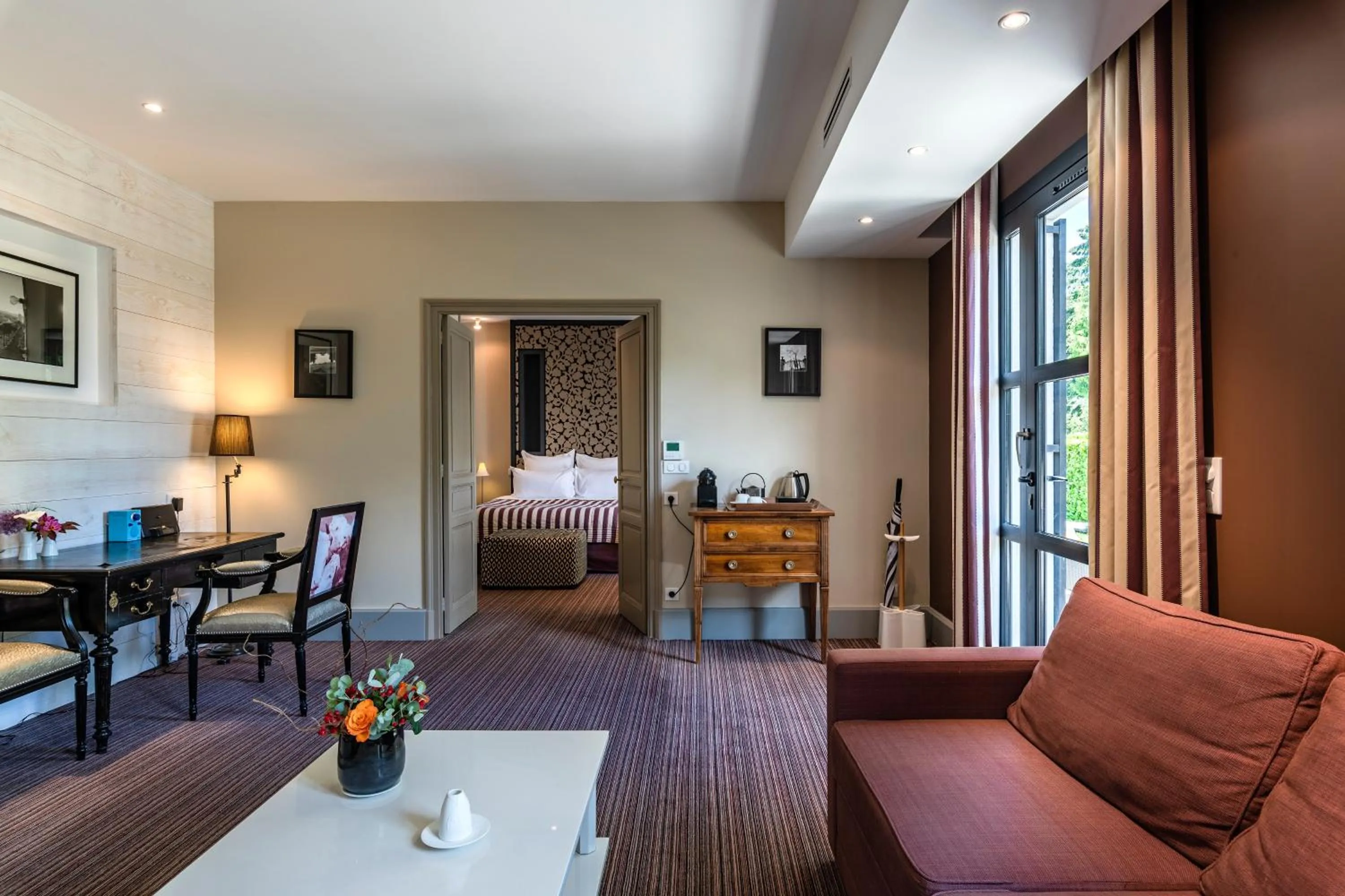 Living room, Bed in La Chapelle Saint Martin