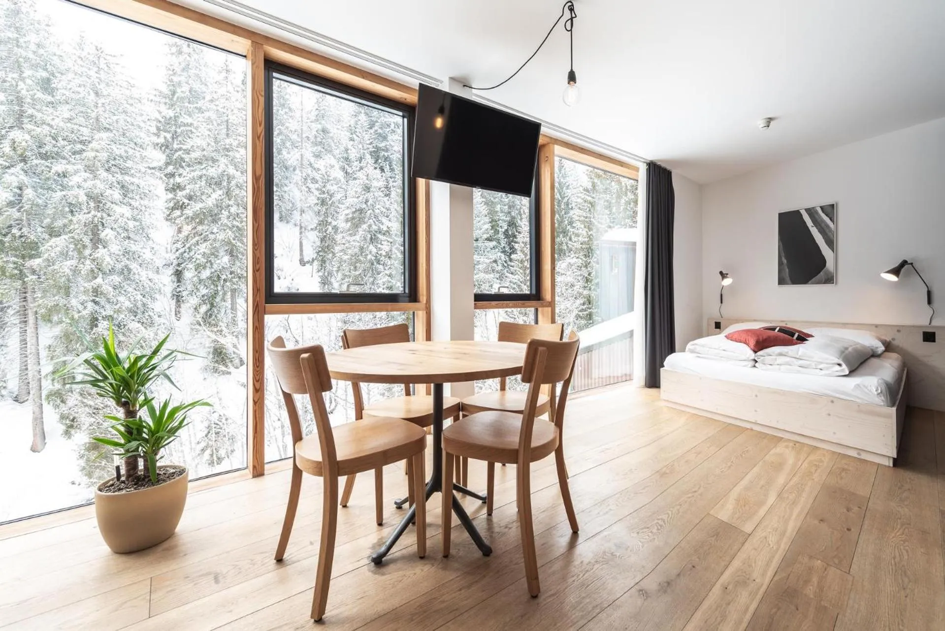 Property building, Bed in Riders Hotel