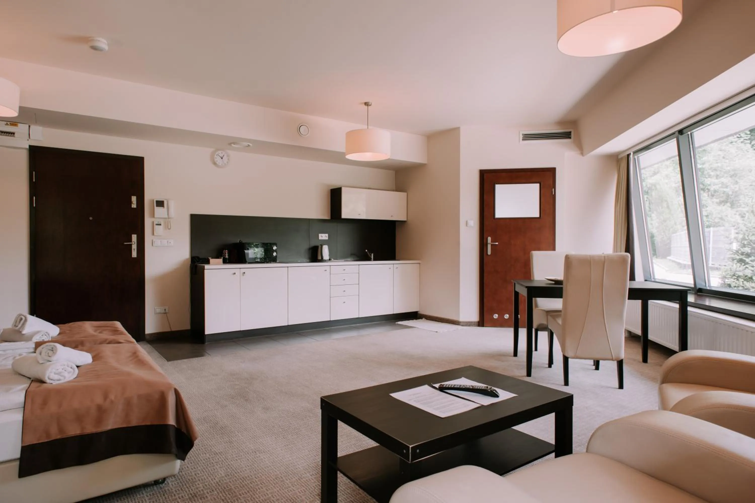 Kitchen or kitchenette, Bed in Szklane Domy