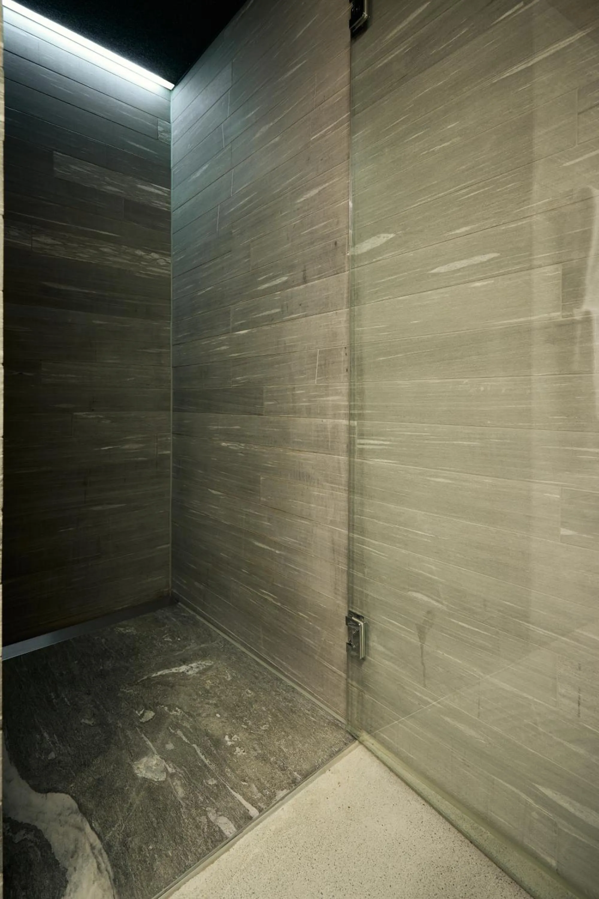 Shower in rocksresort