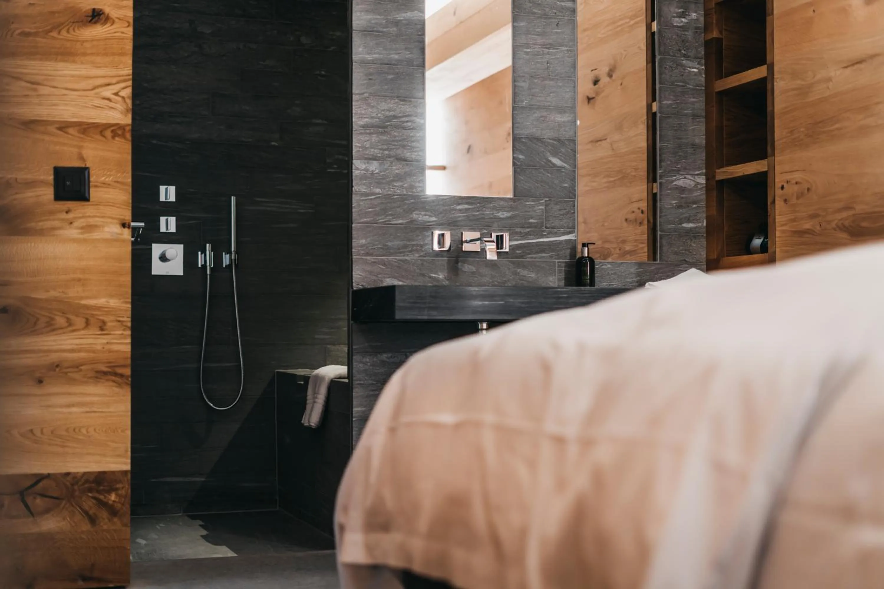 Bathroom, Bed in rocksresort