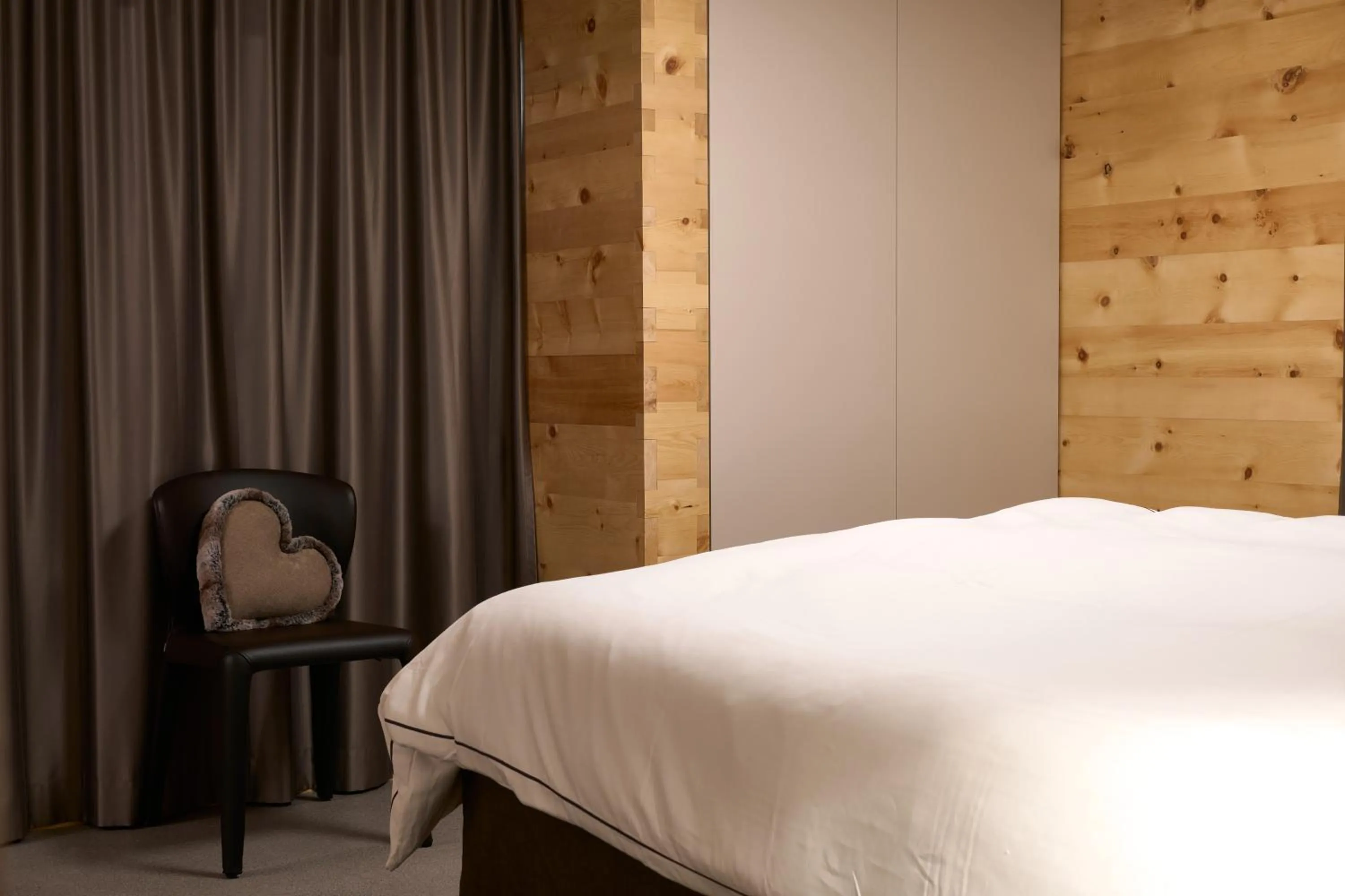 Bedroom, Bed in rocksresort