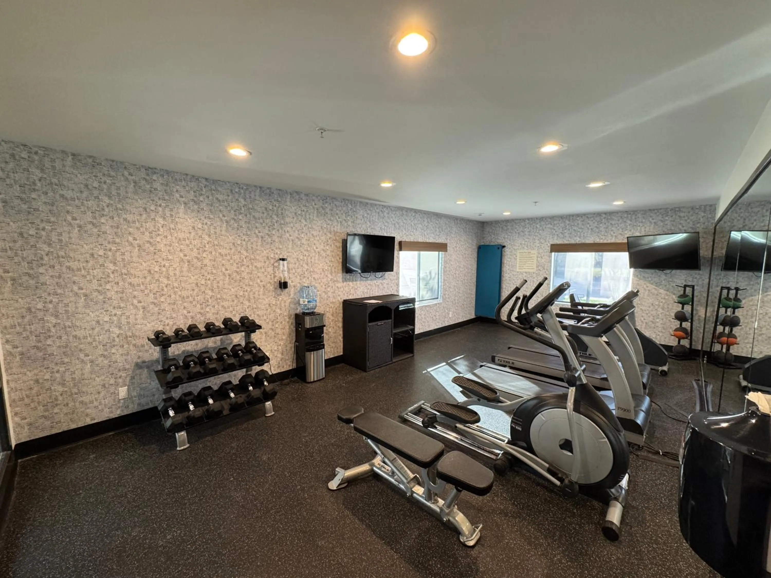 Fitness centre/facilities in Garner Hotel Longview South by IHG