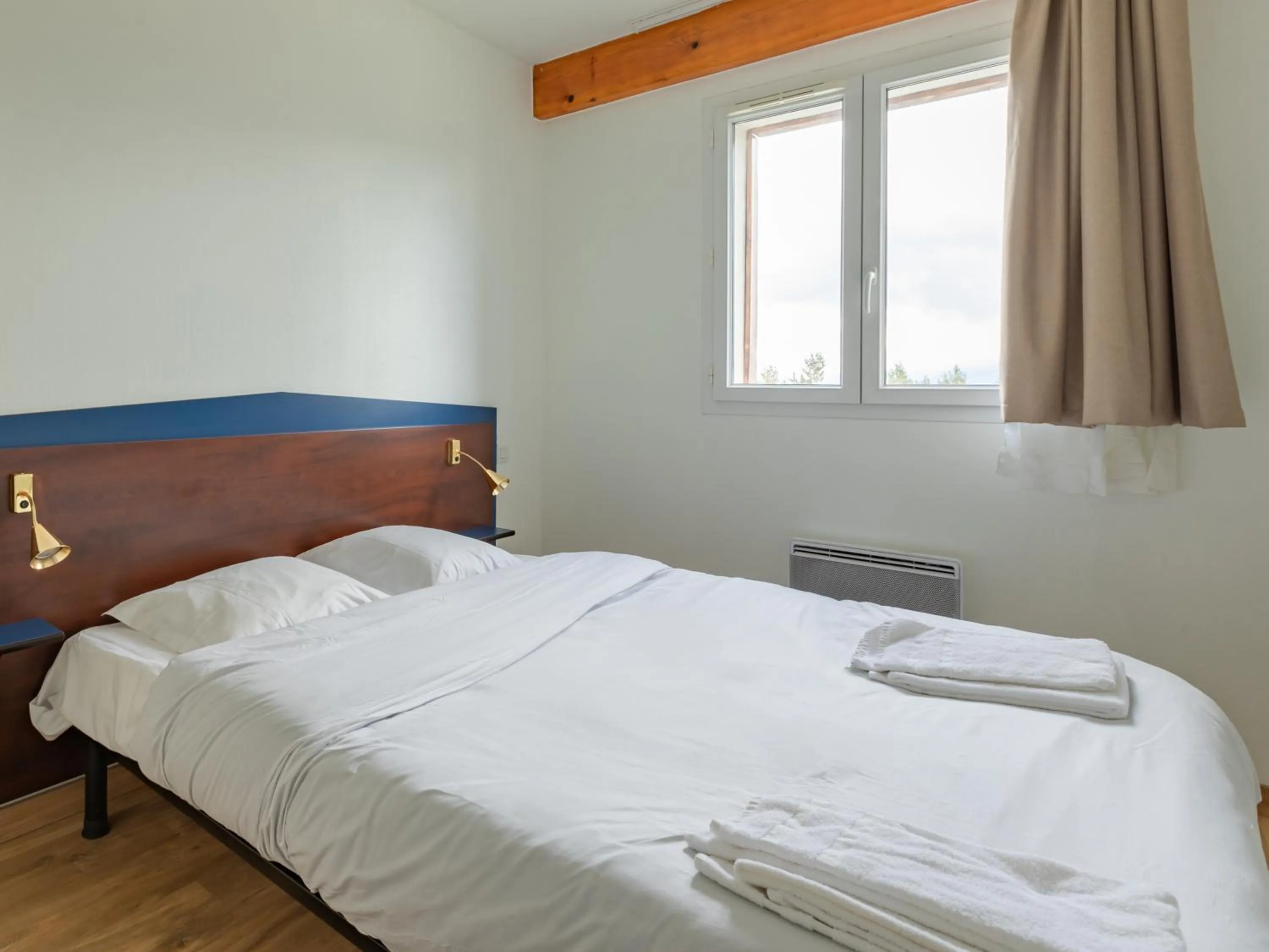 Bedroom, Bed in Vacancéole - Appart'Vacances Pyrénées 2000