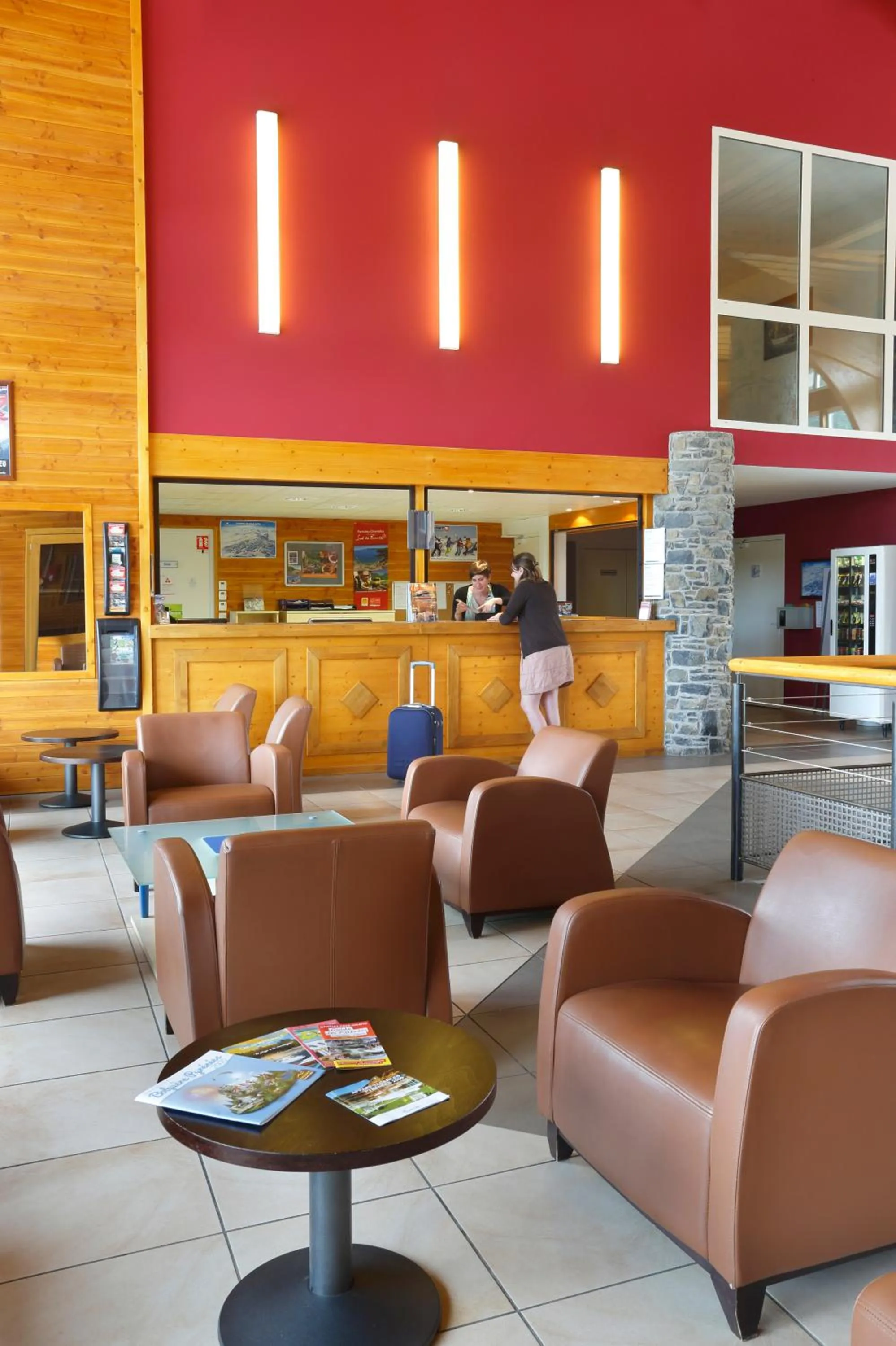 Lobby or reception in Vacancéole - Appart'Vacances Pyrénées 2000