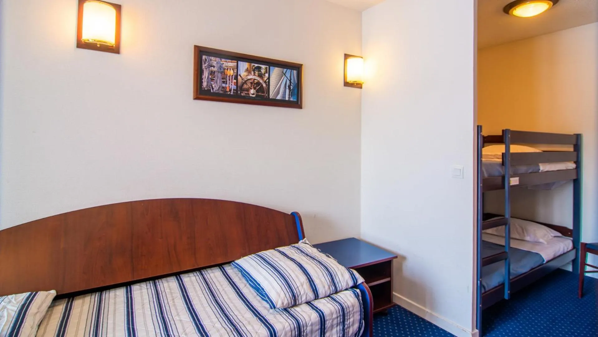 Living room, Bed in Vacancéole - Appart'Vacances Pyrénées 2000