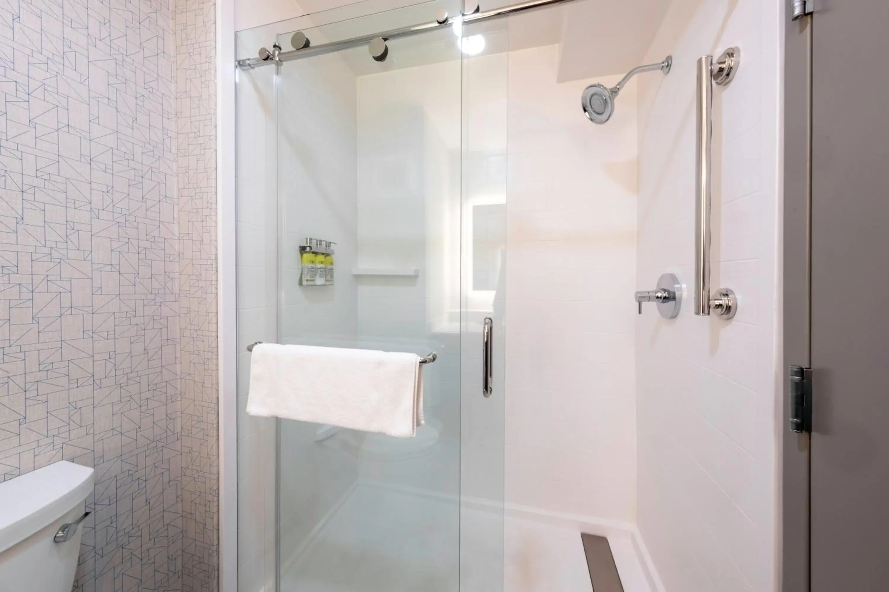 Standard Double Room with Two Double Beds and Accessible Tub - Mobility Access in Holiday Inn Express Hotel & Suites Petersburg/Dinwiddie by IHG Standard Double Room with Two Double Beds and Accessible Tub - Mobility Access in Holiday Inn Express Hotel & Suites Petersburg/Dinwiddie by IHG