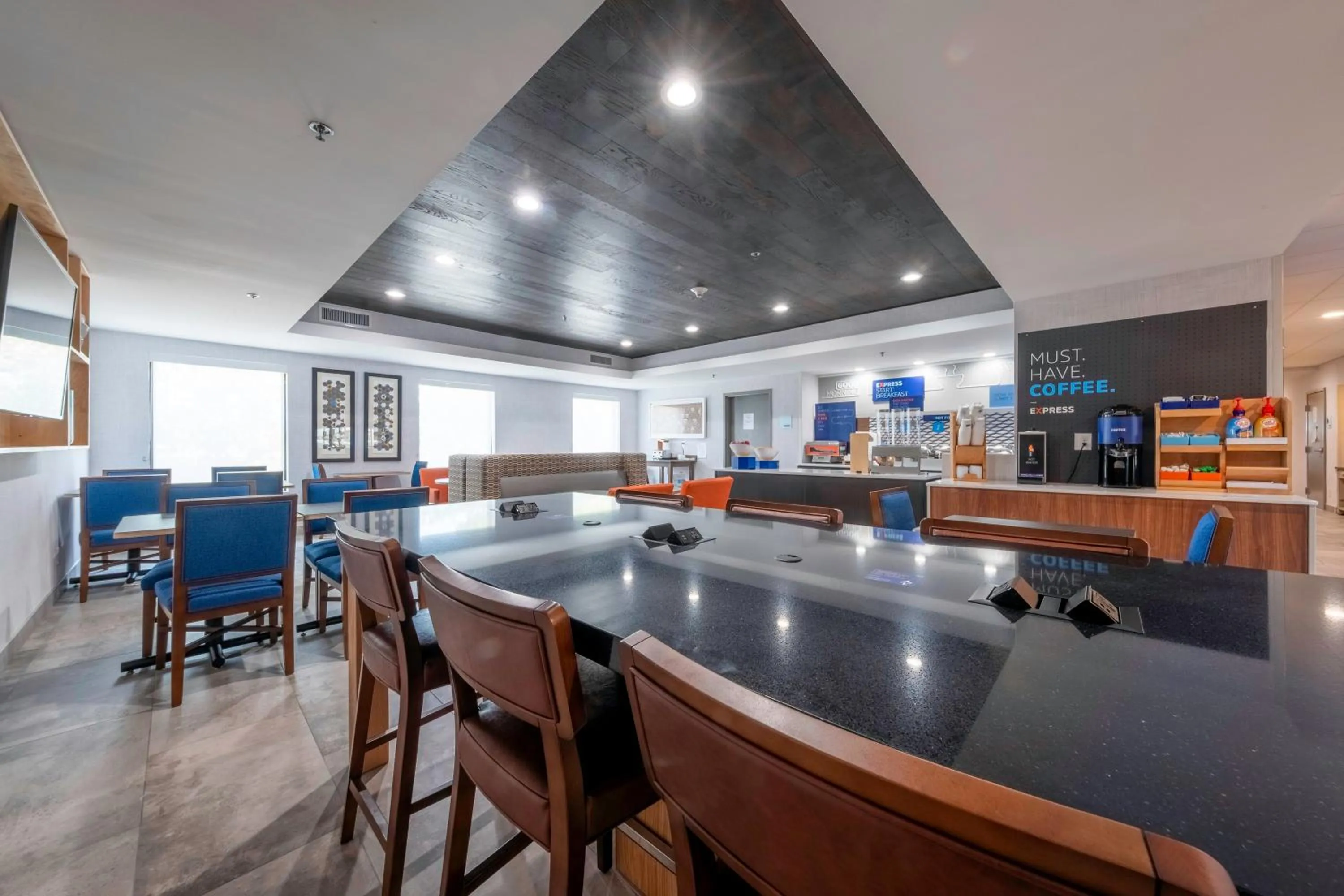 Restaurant/places to eat in Holiday Inn Express Hotel & Suites Petersburg/Dinwiddie by IHG