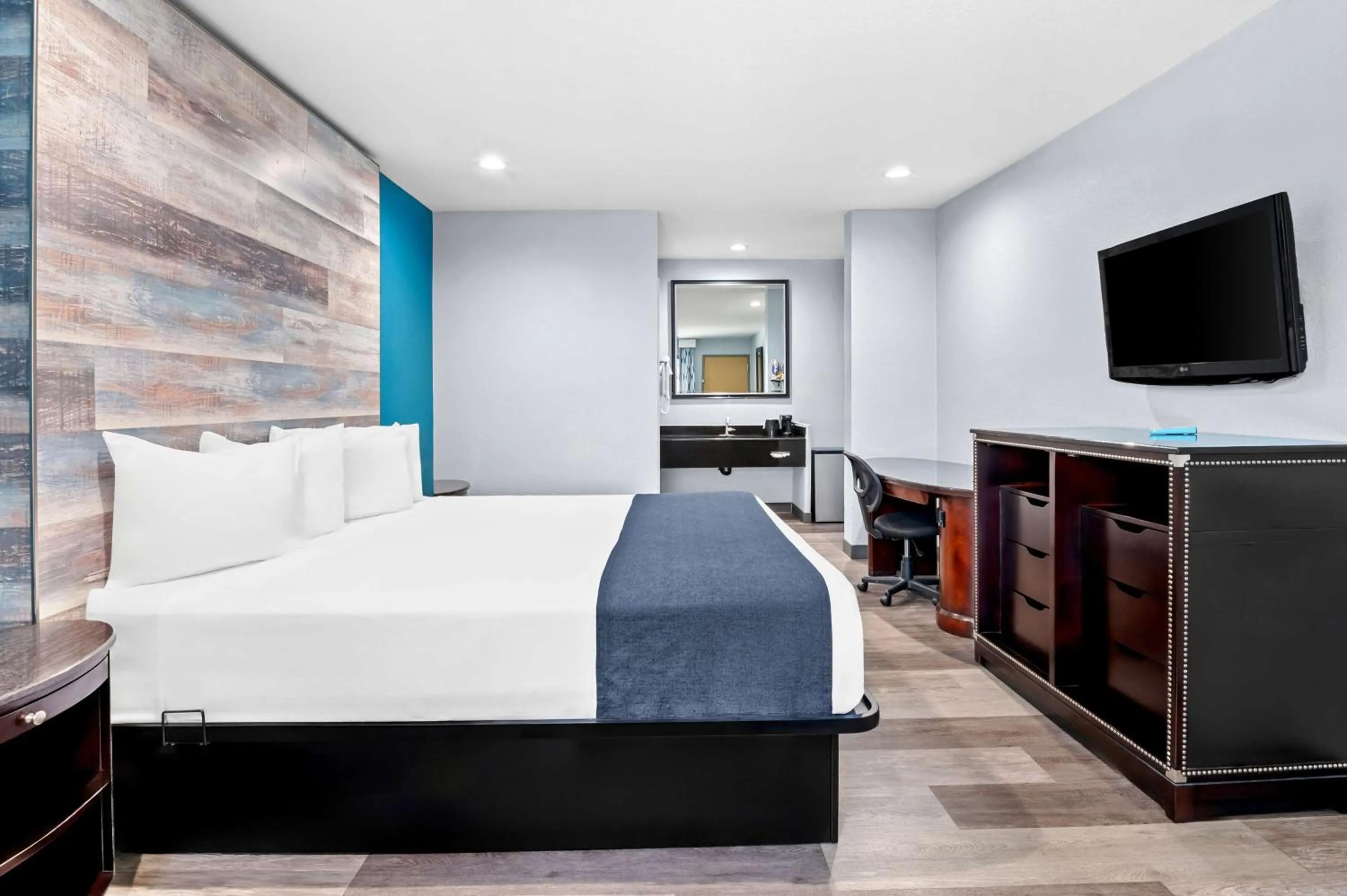 Bedroom, Bed in SureStay Hotel by Best Western Buena Park Anaheim
