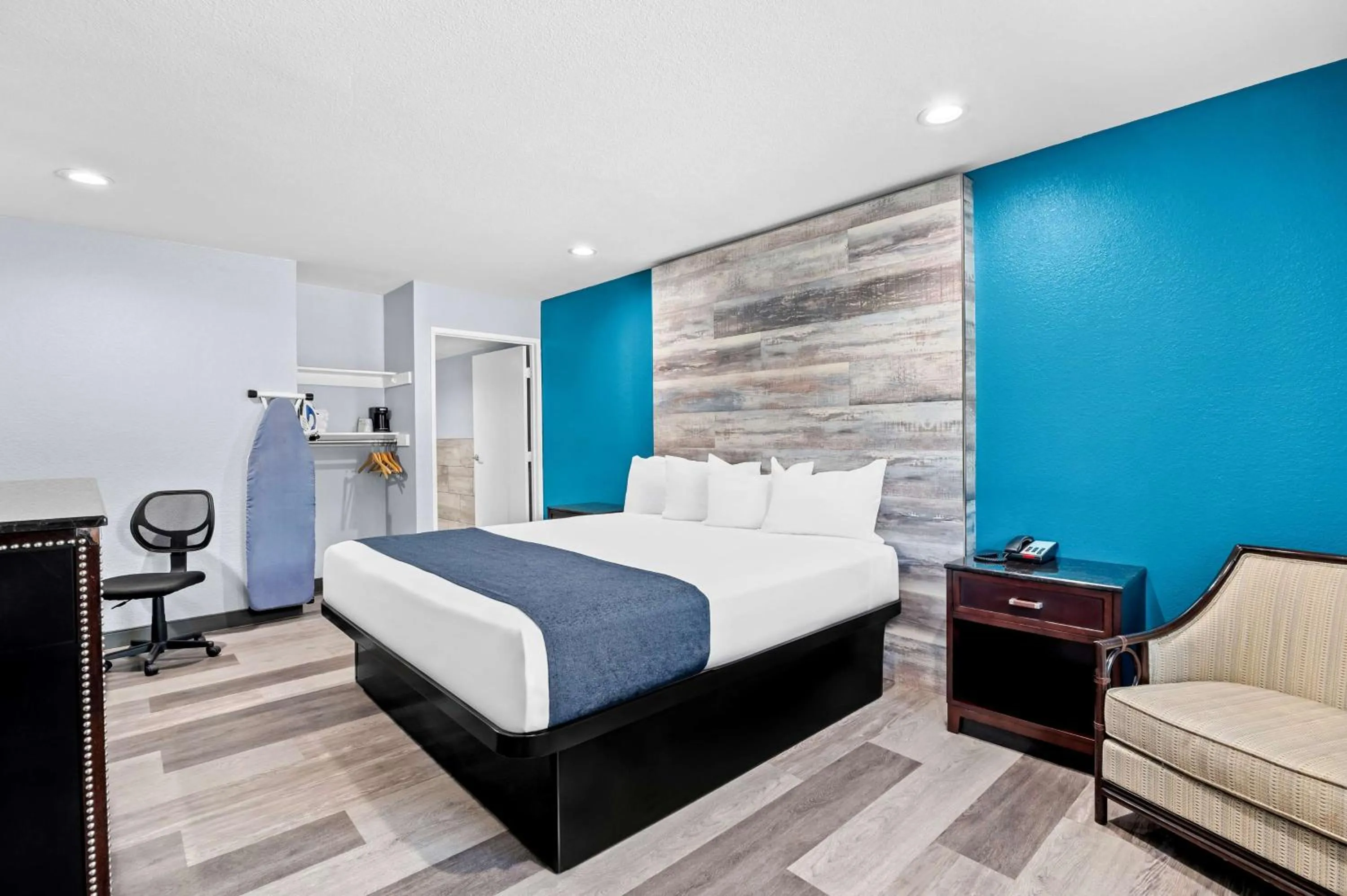 Bedroom, Bed in SureStay Hotel by Best Western Buena Park Anaheim