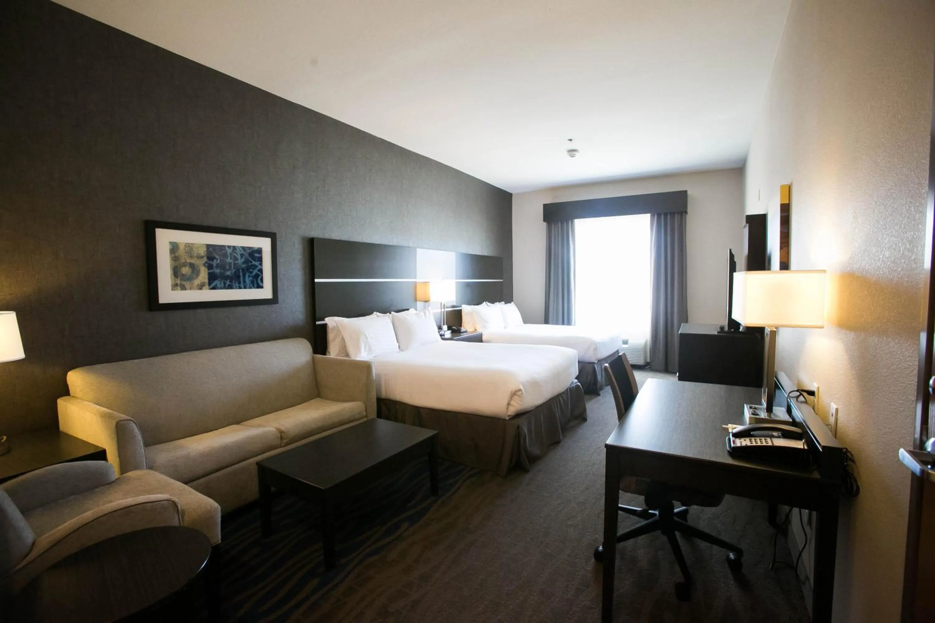Bedroom, Bed in Holiday Inn Longview - North by IHG