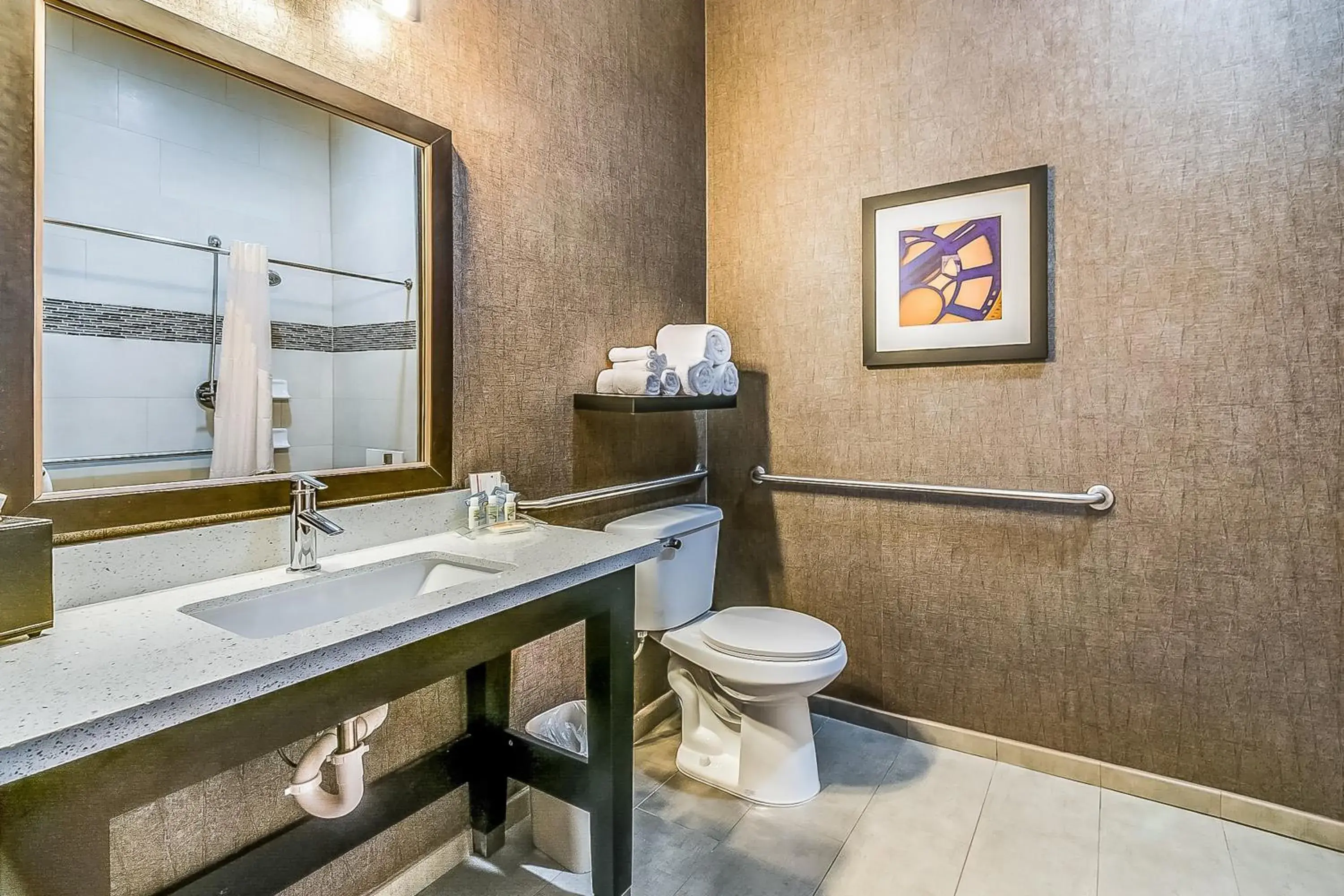 Suite with Mobility Accessible Tub - Non-Smoking in Holiday Inn Longview - North by IHG Suite with Mobility Accessible Tub - Non-Smoking in Holiday Inn Longview - North by IHG