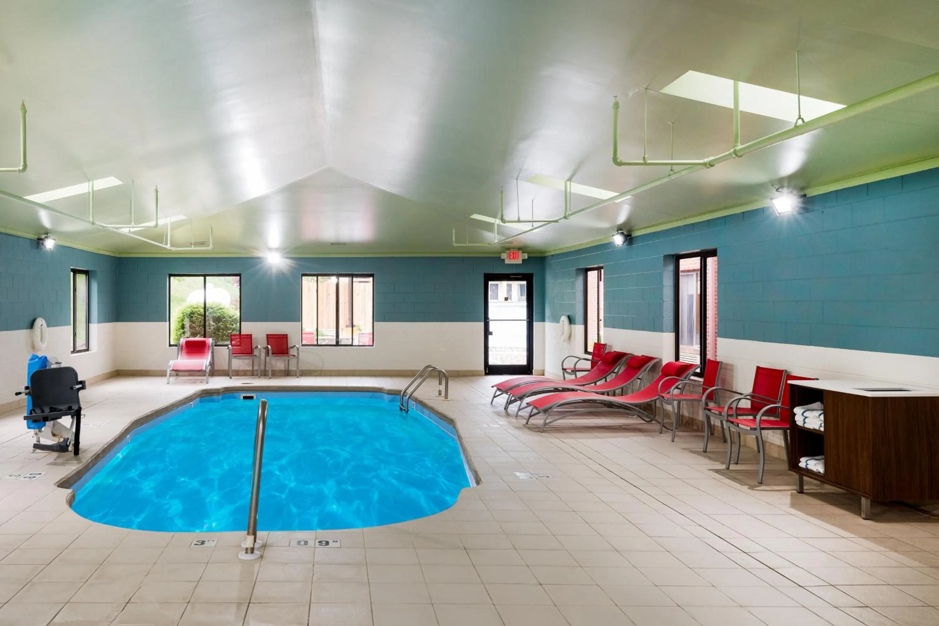 Swimming pool in Holiday Inn Express Hillsville by IHG