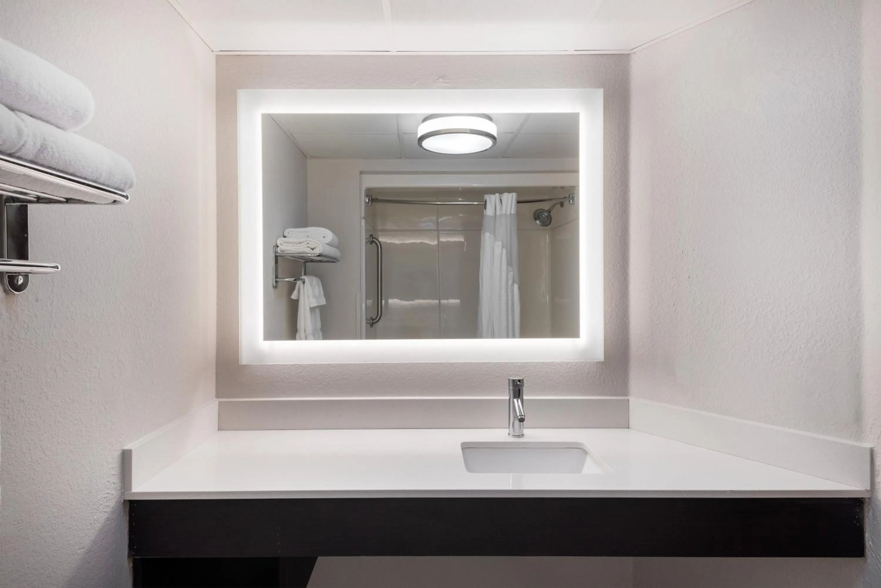 Bathroom in Holiday Inn Express Hillsville by IHG