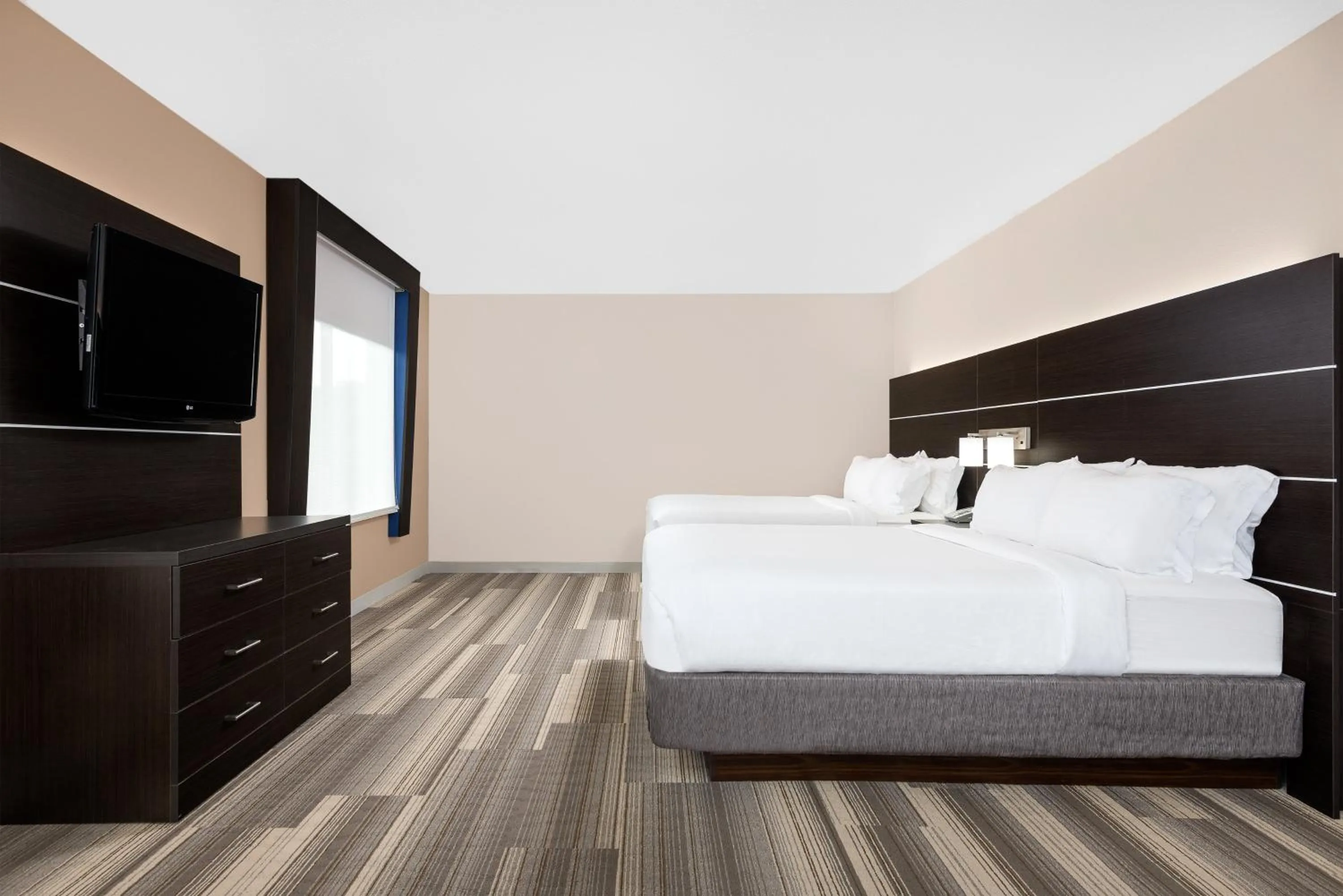 Photo of the whole room, Bed in Holiday Inn Express Hillsville by IHG