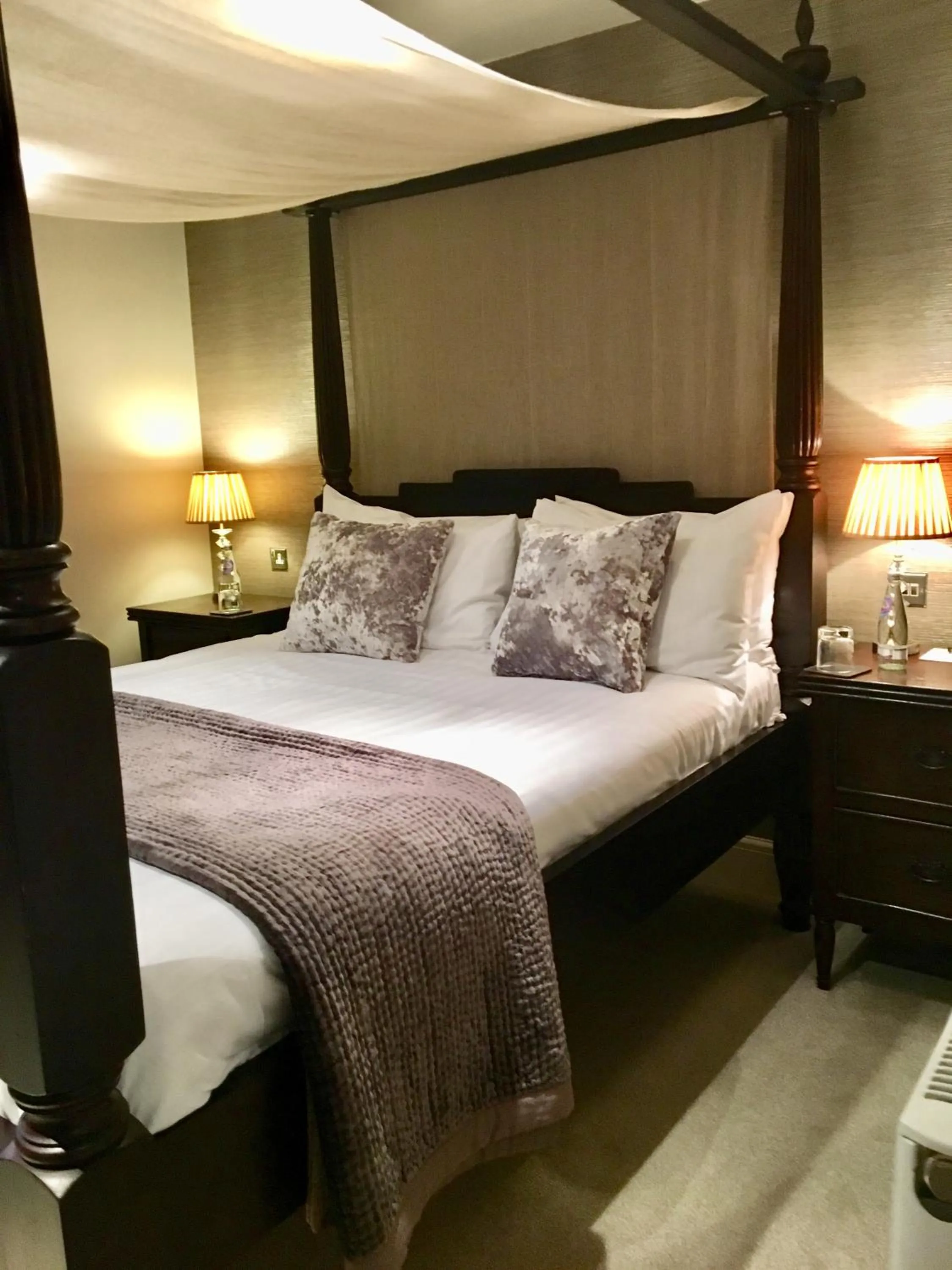 Bed in Hall Farm Hotel And Restaurant
