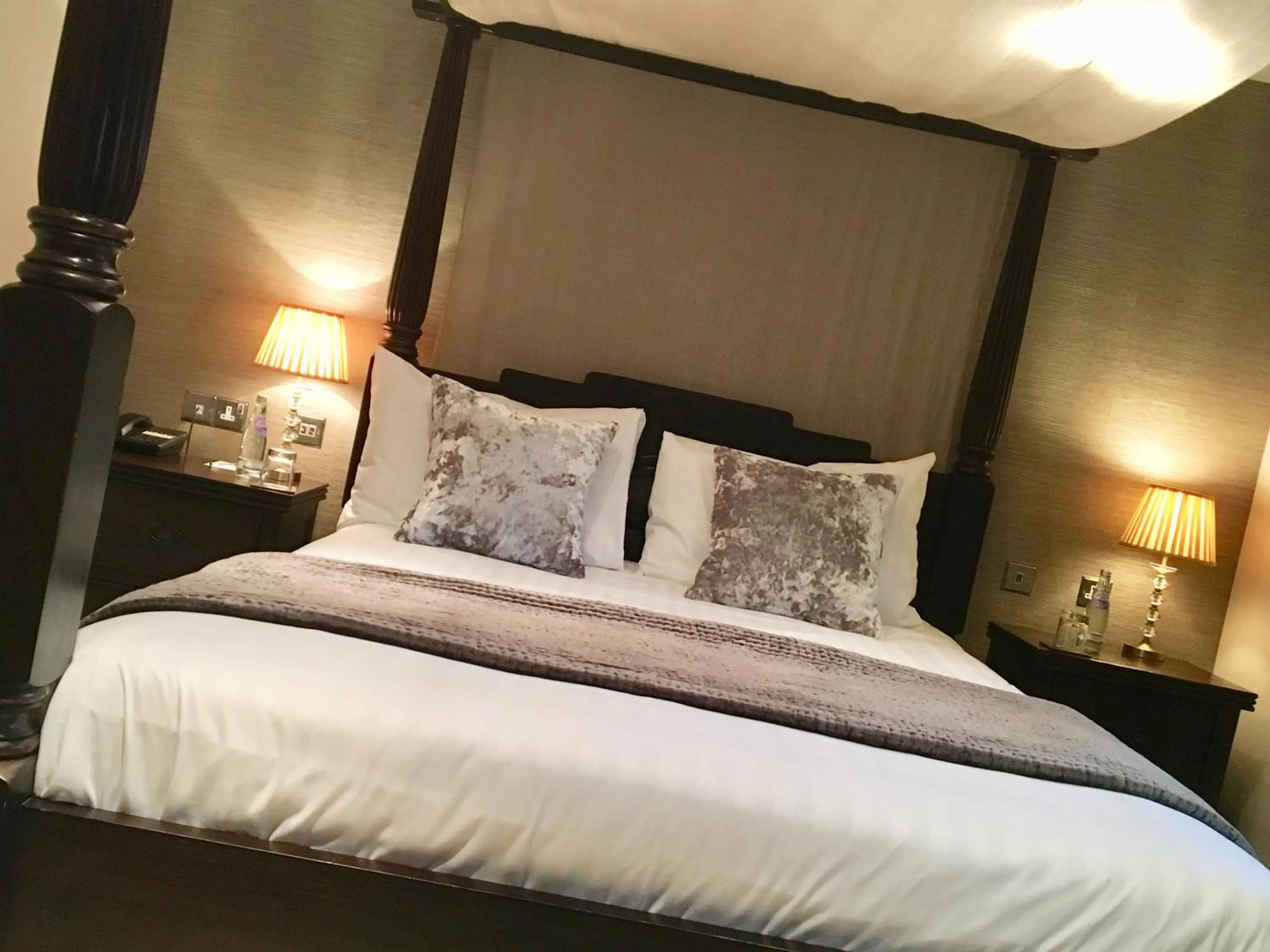 Bed in Hall Farm Hotel And Restaurant