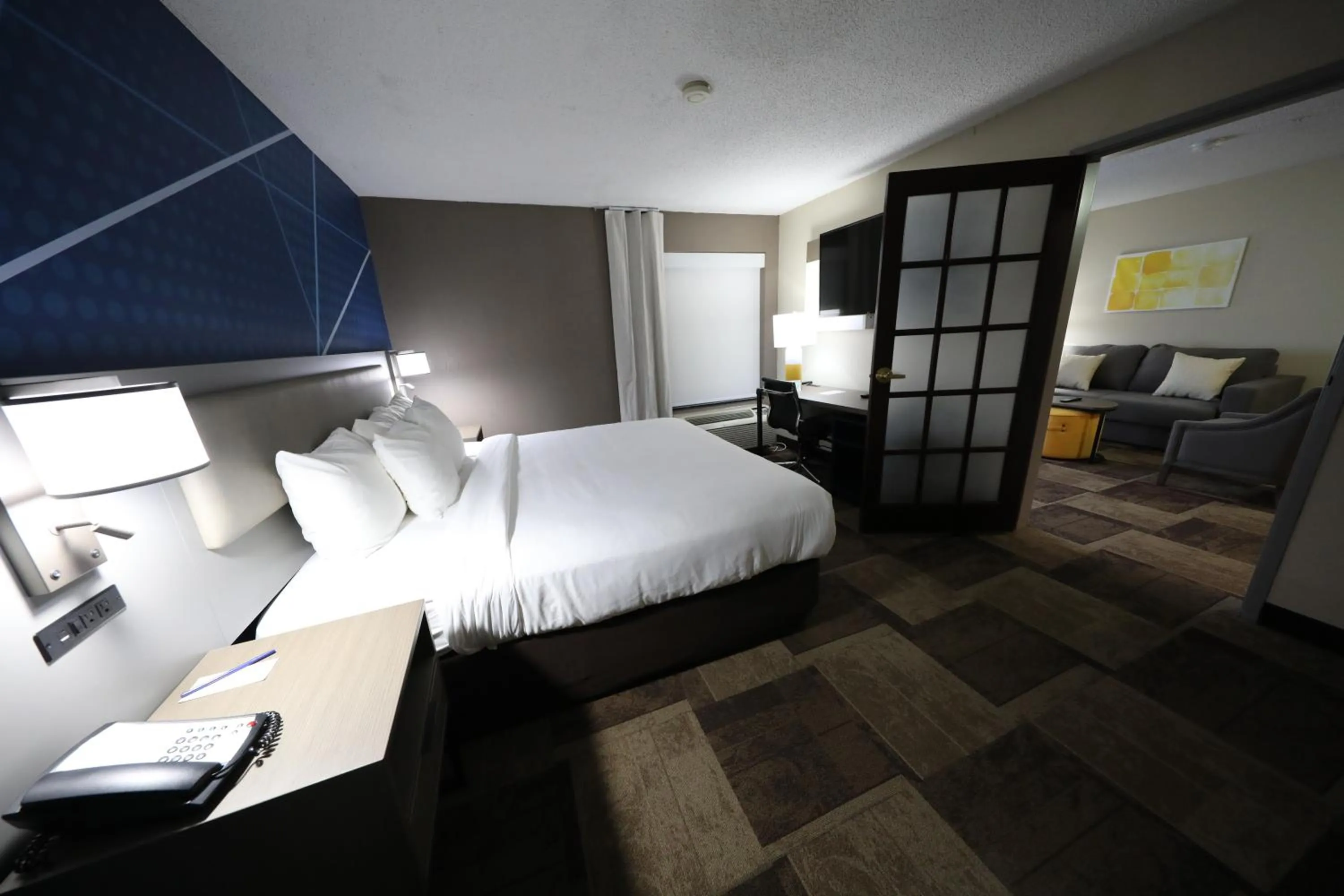 Bed in Comfort Inn & Suites Hutchinson