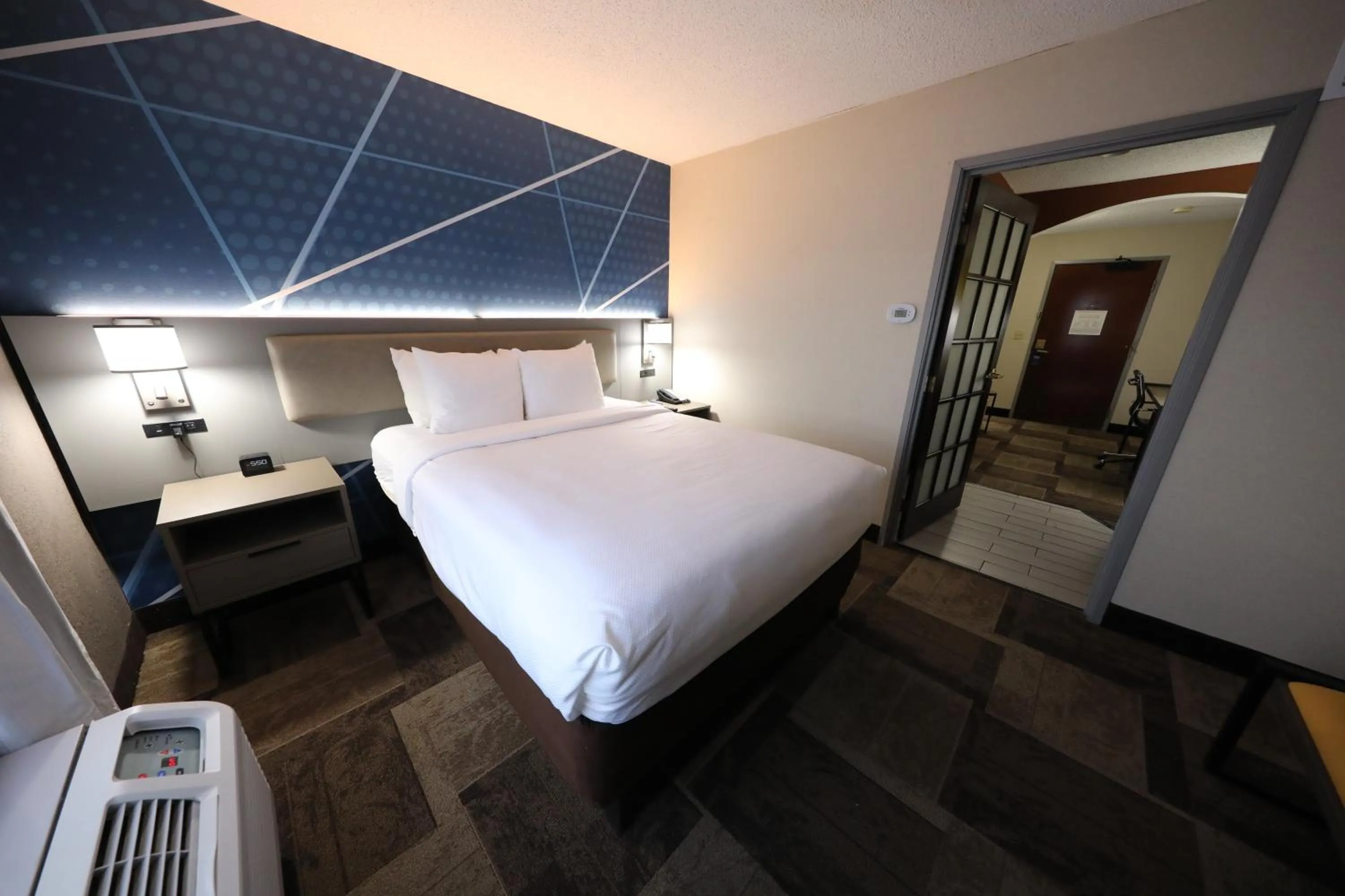 Bed in Comfort Inn & Suites Hutchinson