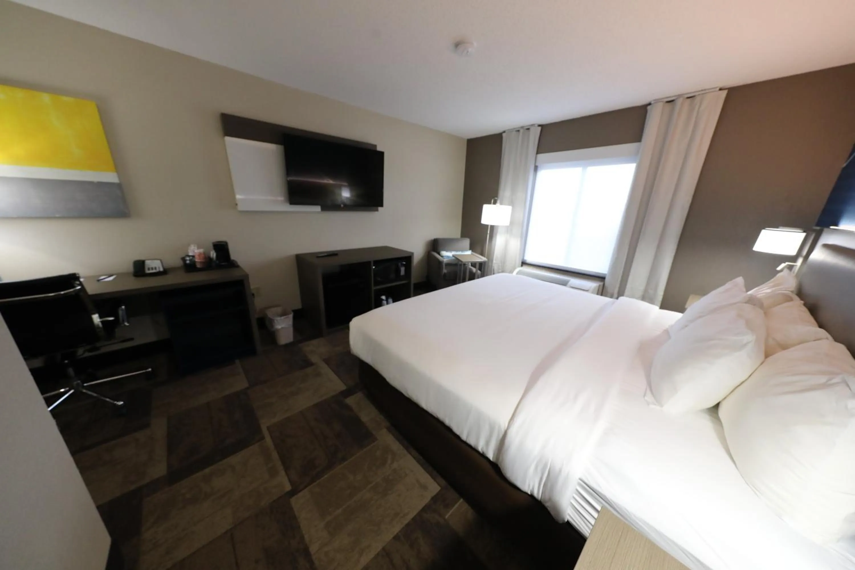 Bed in Comfort Inn & Suites Hutchinson