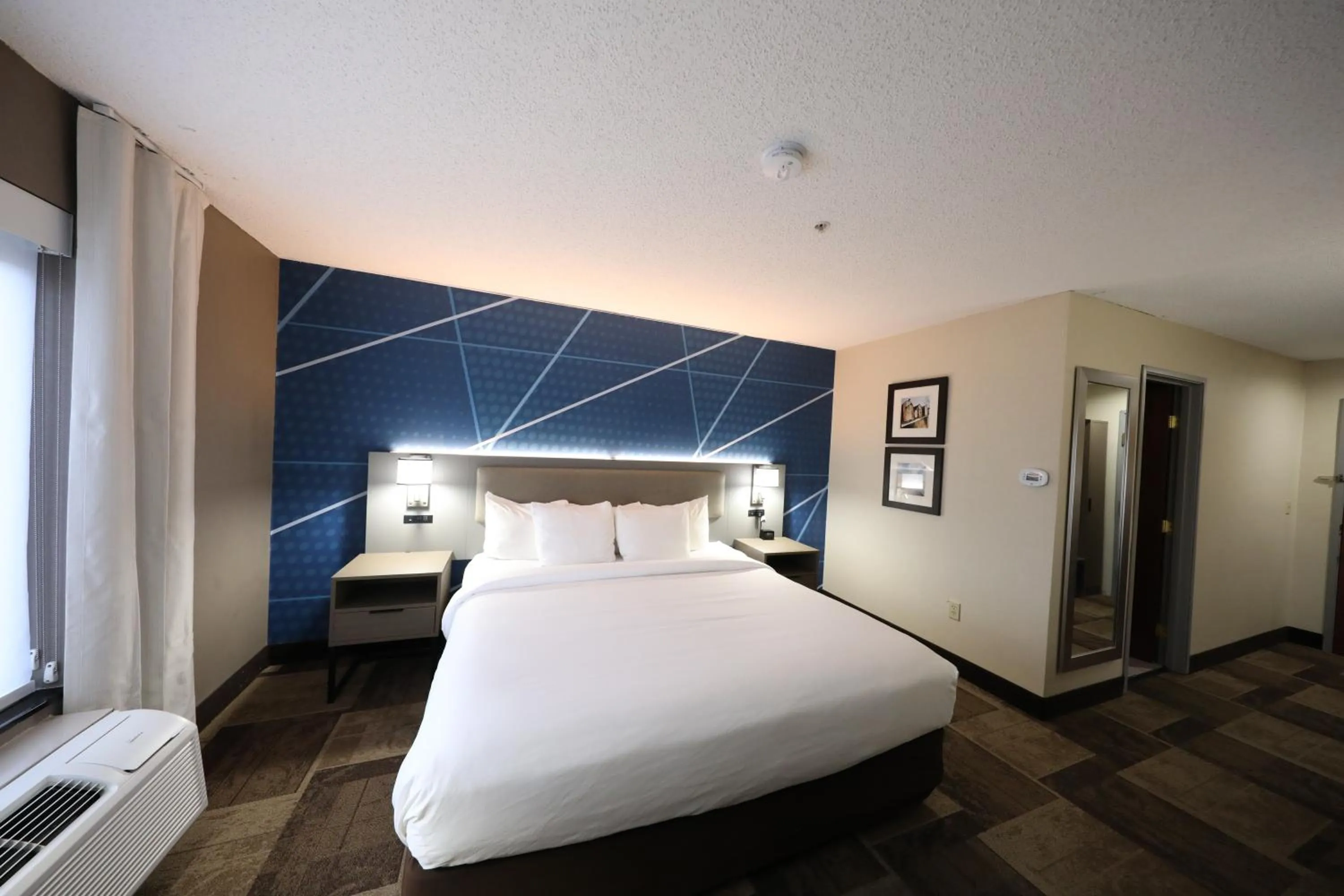 Bed in Comfort Inn & Suites Hutchinson