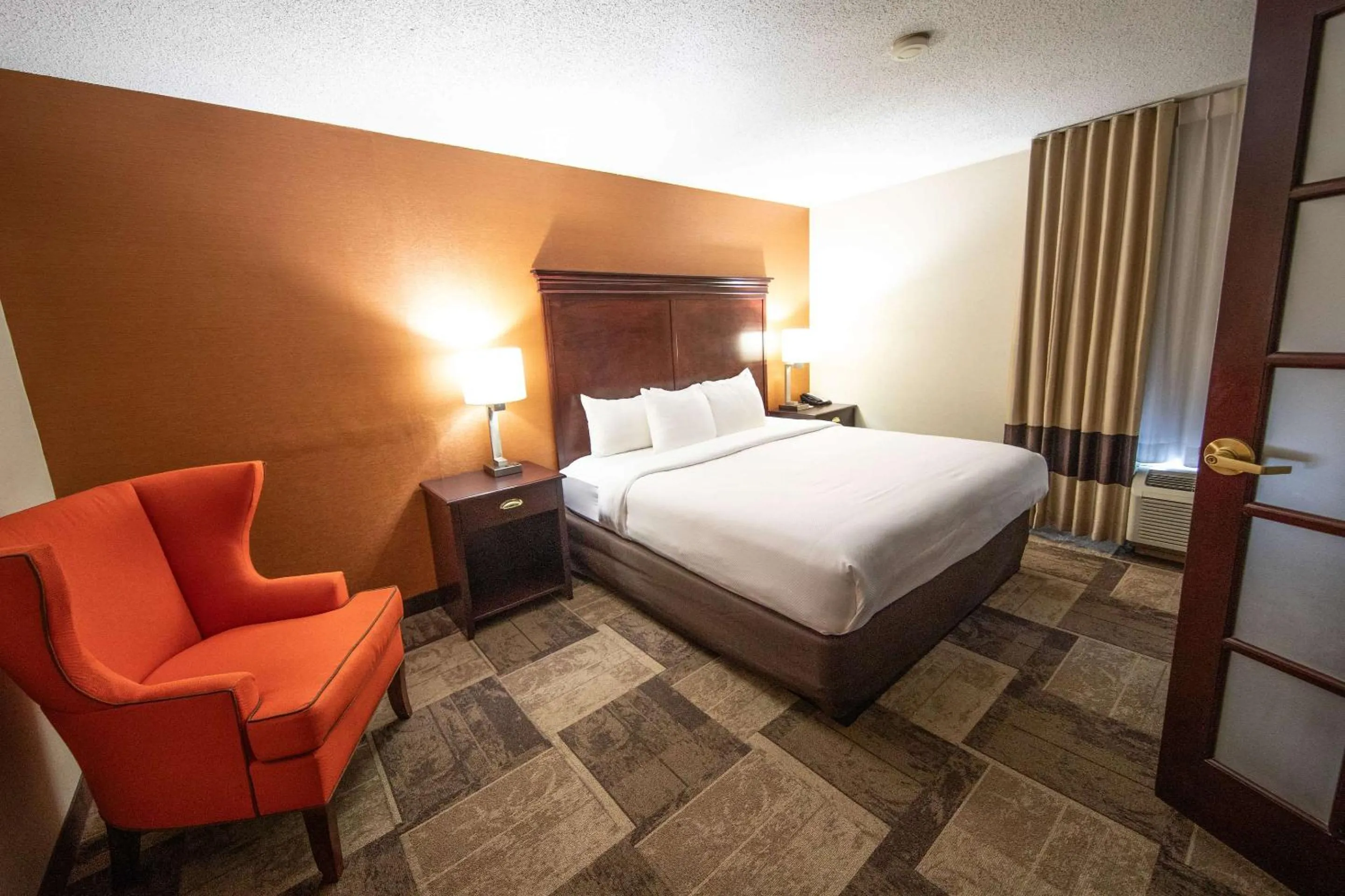 Bedroom, Bed in Comfort Inn & Suites Hutchinson