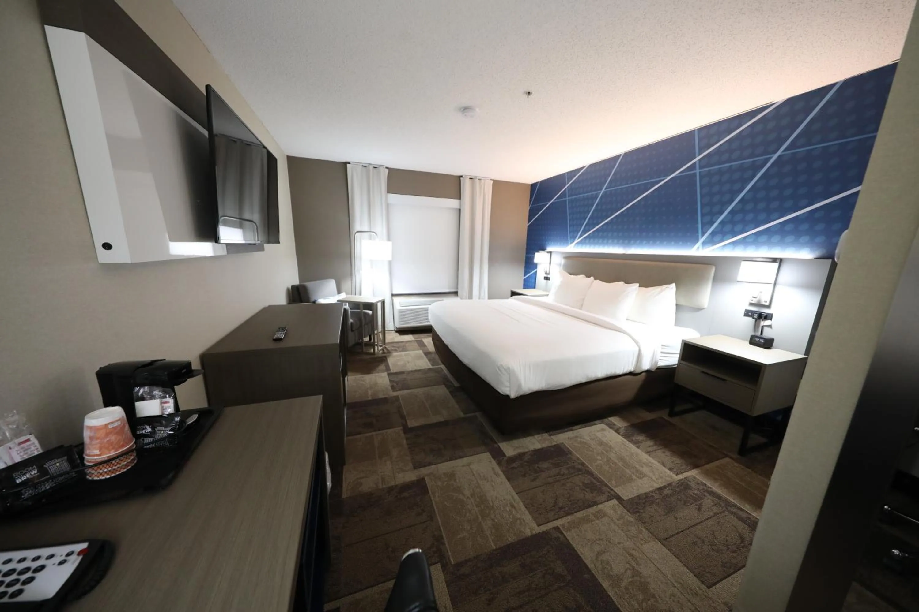 Bed in Comfort Inn & Suites Hutchinson