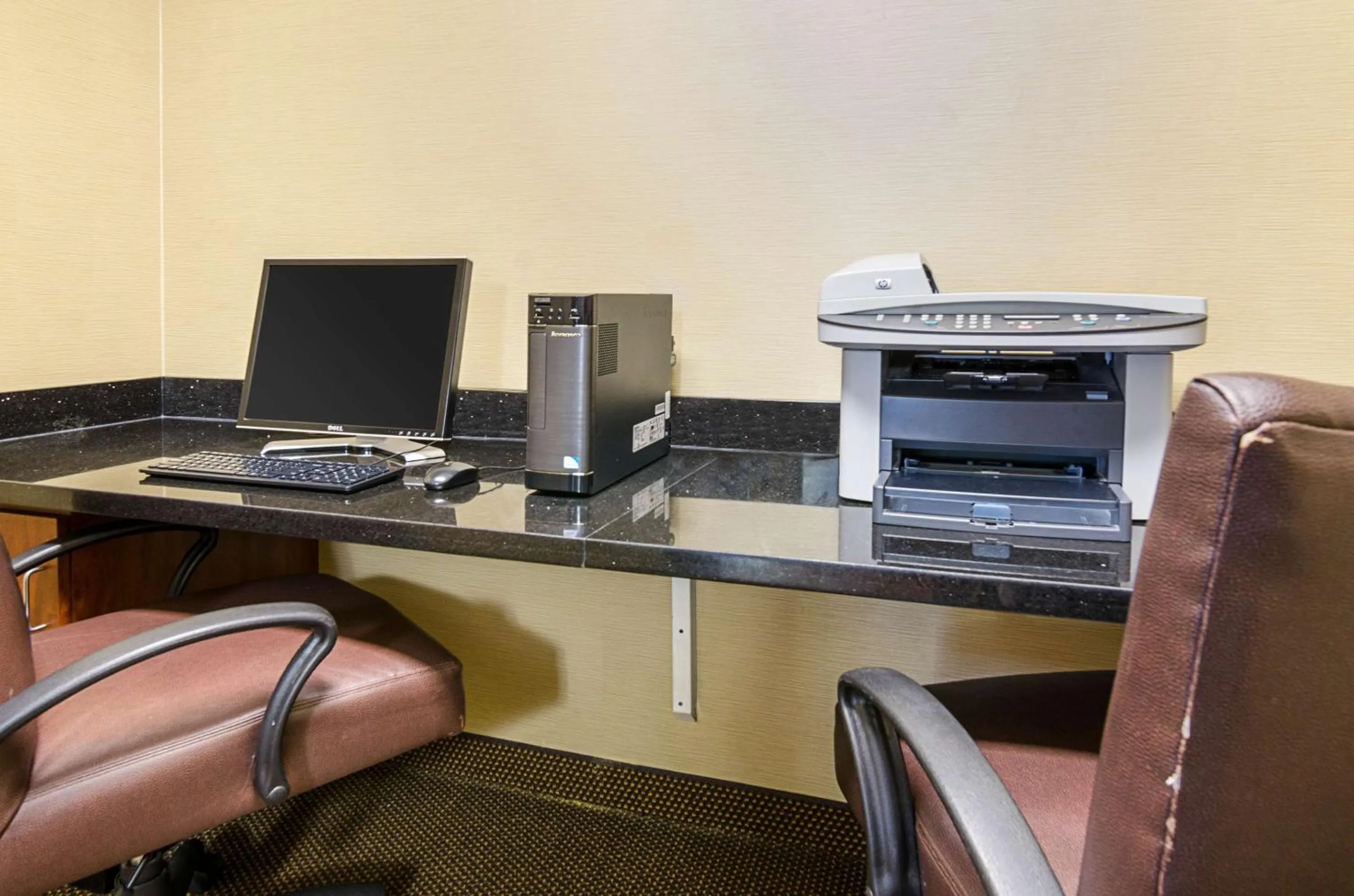 Business facilities in Comfort Inn & Suites Hutchinson
