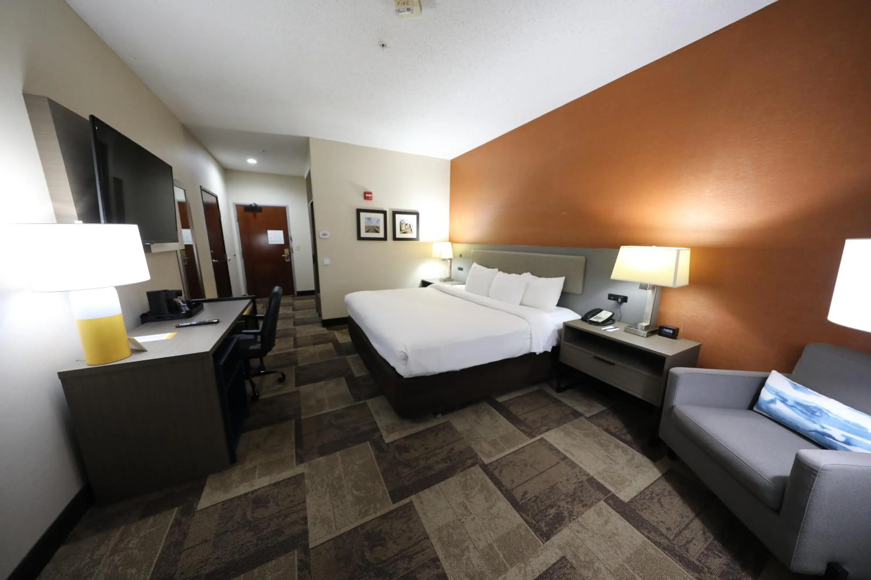 Bed in Comfort Inn & Suites Hutchinson