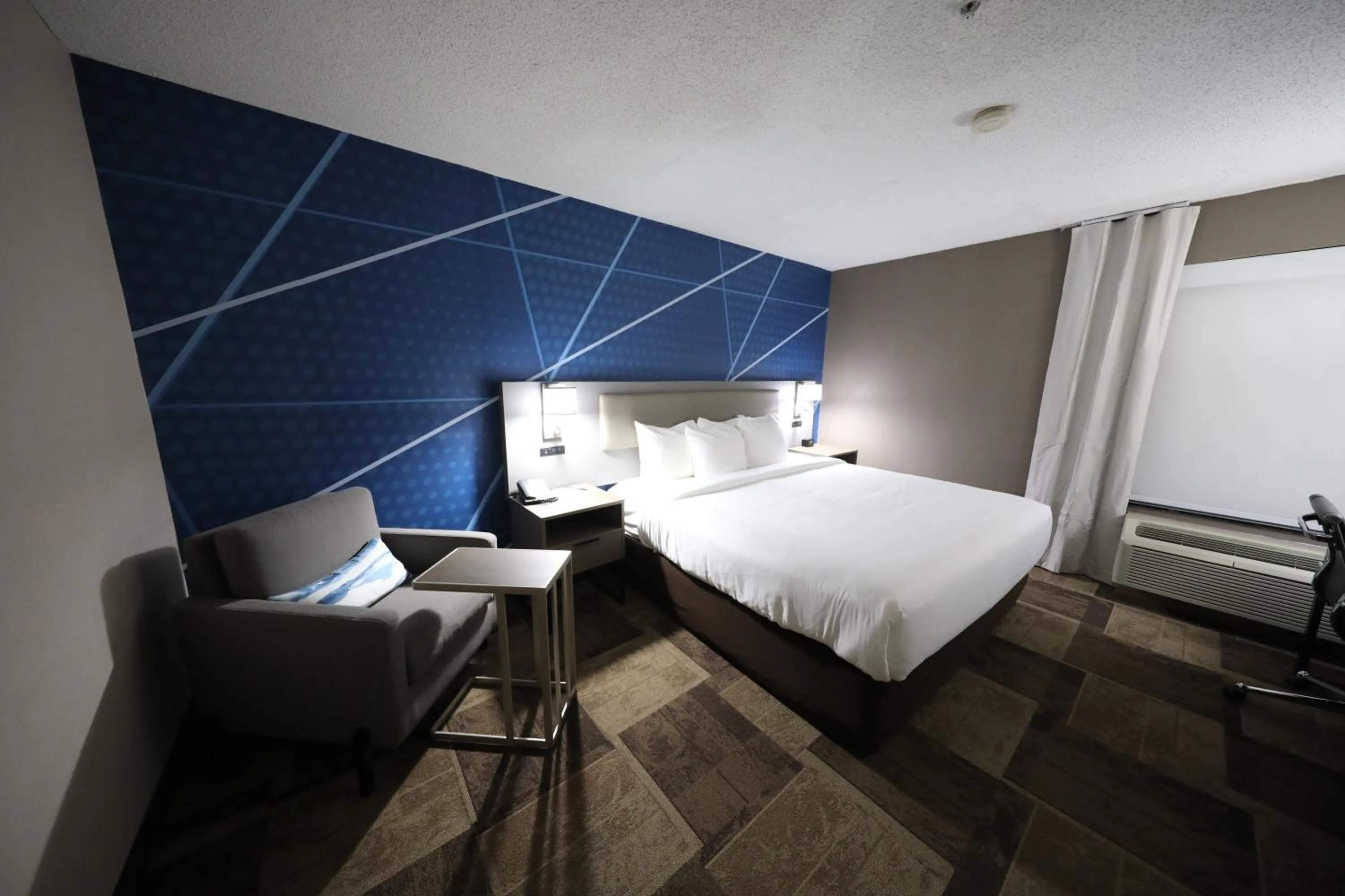 Bed in Comfort Inn & Suites Hutchinson