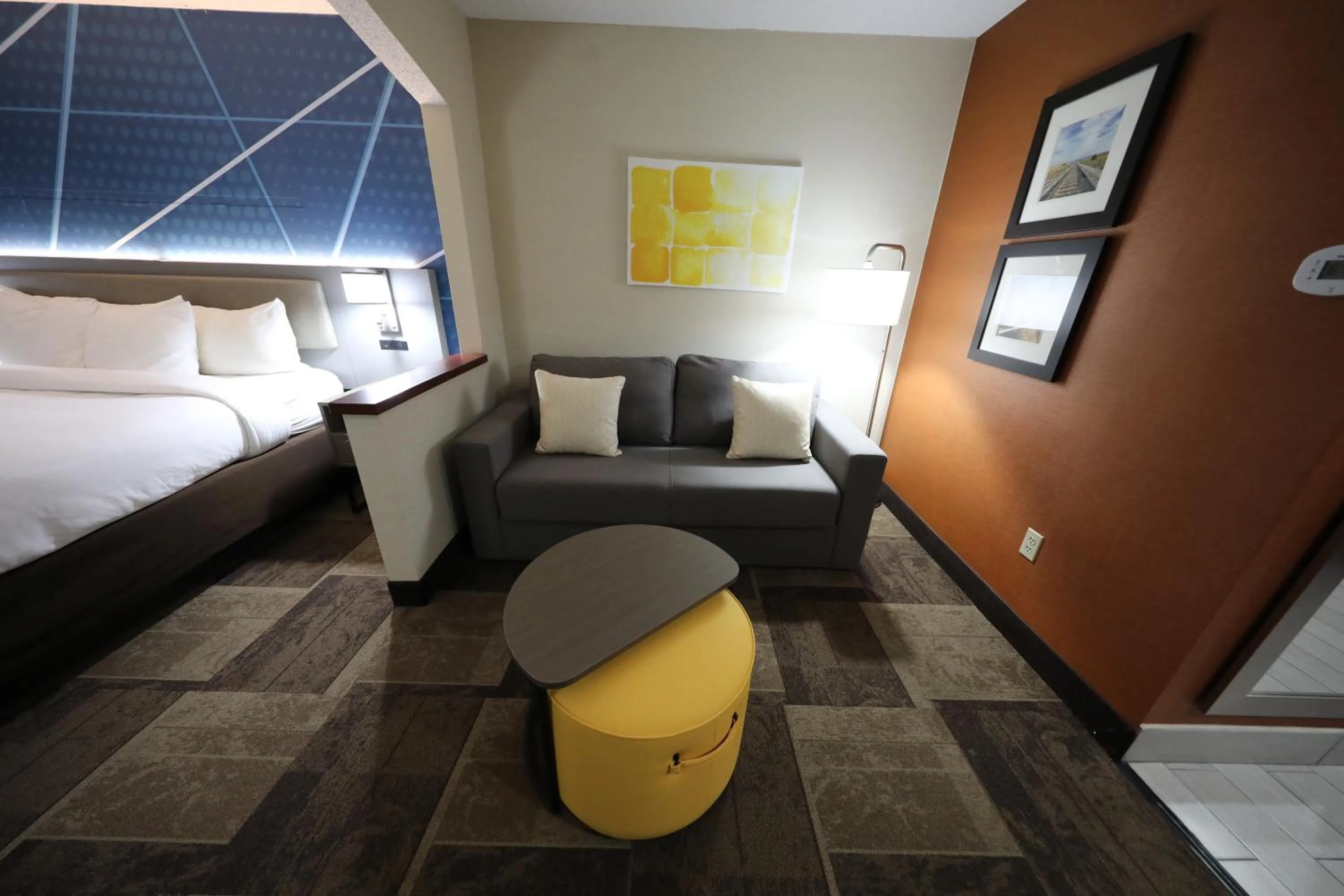 Bed in Comfort Inn & Suites Hutchinson