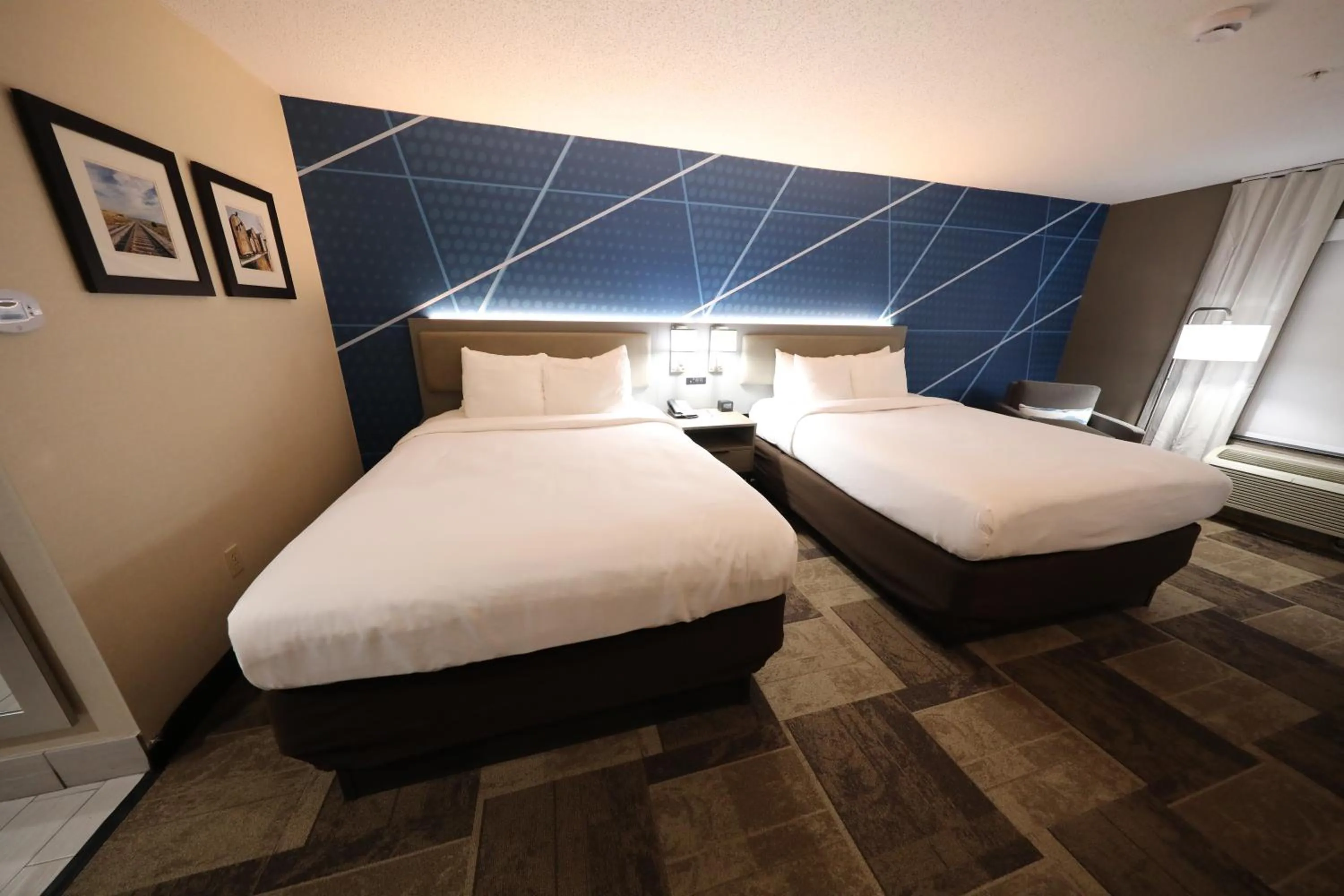 Bed in Comfort Inn & Suites Hutchinson