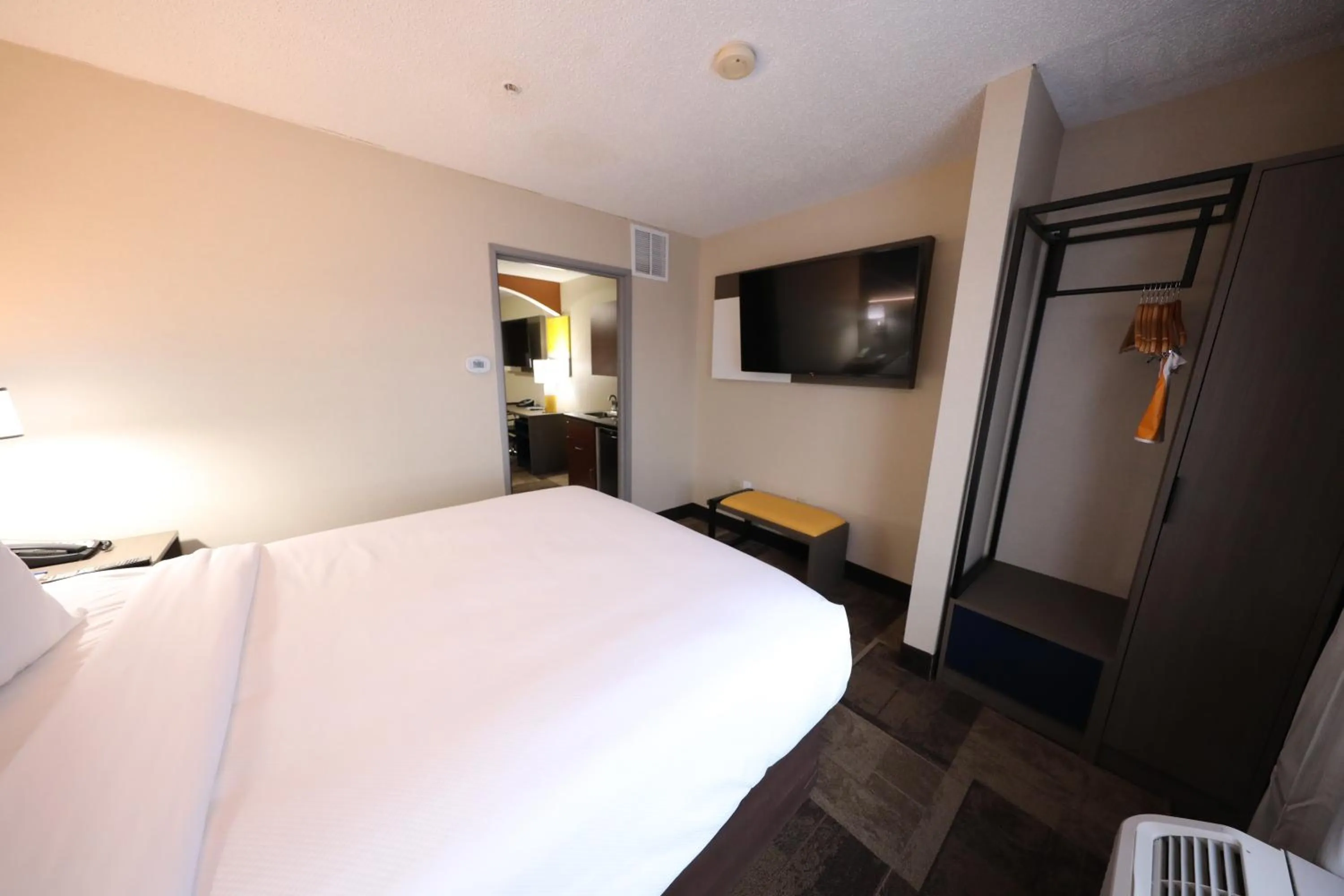 Bed in Comfort Inn & Suites Hutchinson