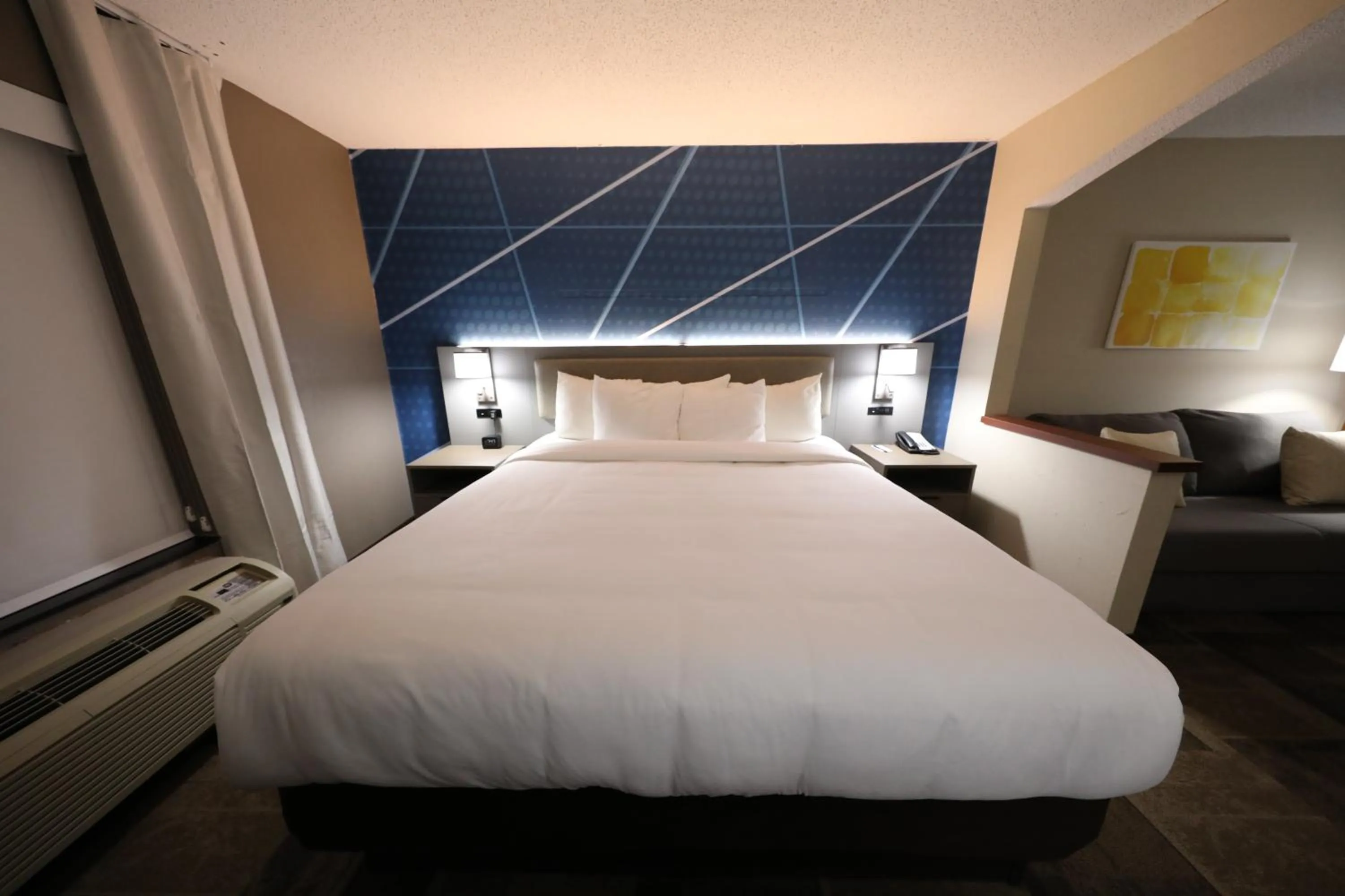 Bed in Comfort Inn & Suites Hutchinson