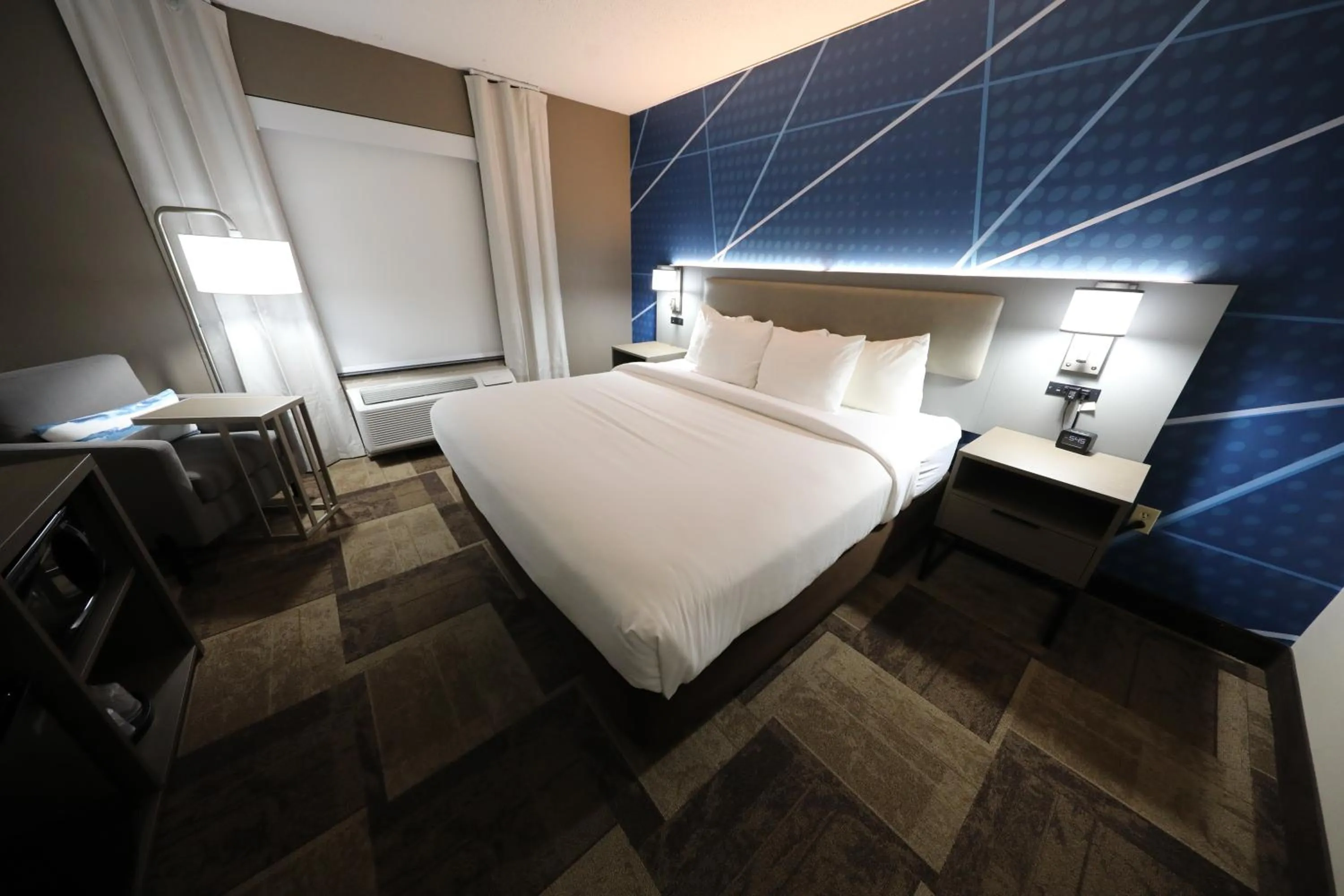 Bed in Comfort Inn & Suites Hutchinson