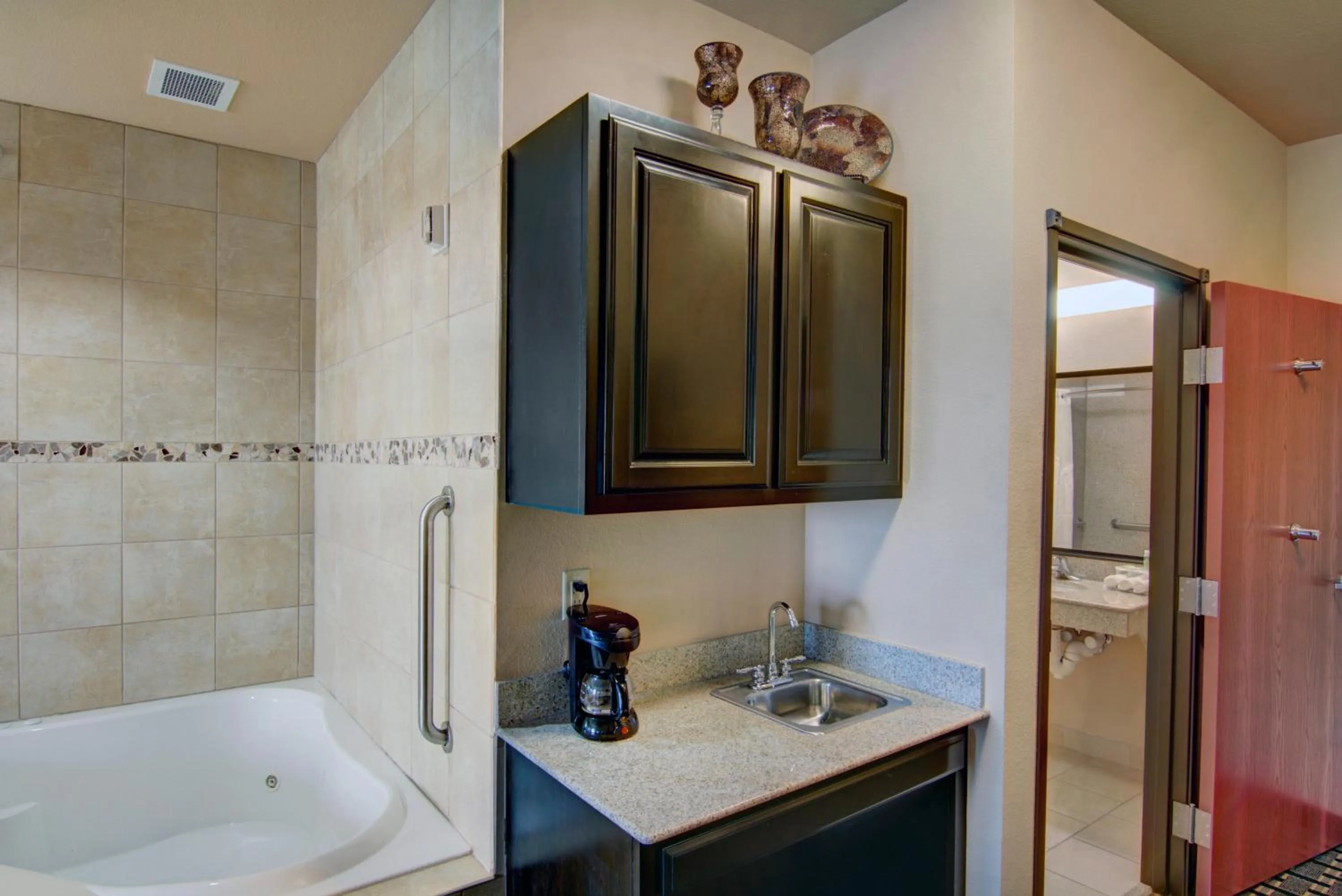 Photo of the whole room in Holiday Inn Express Hotel & Suites Huntsville by IHG